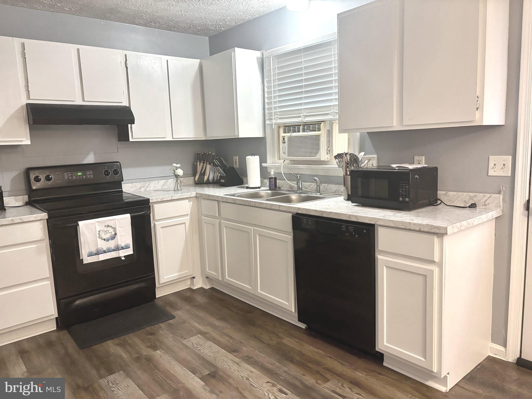 FREDERICKTOWNE TOWNHOUSE - Residential