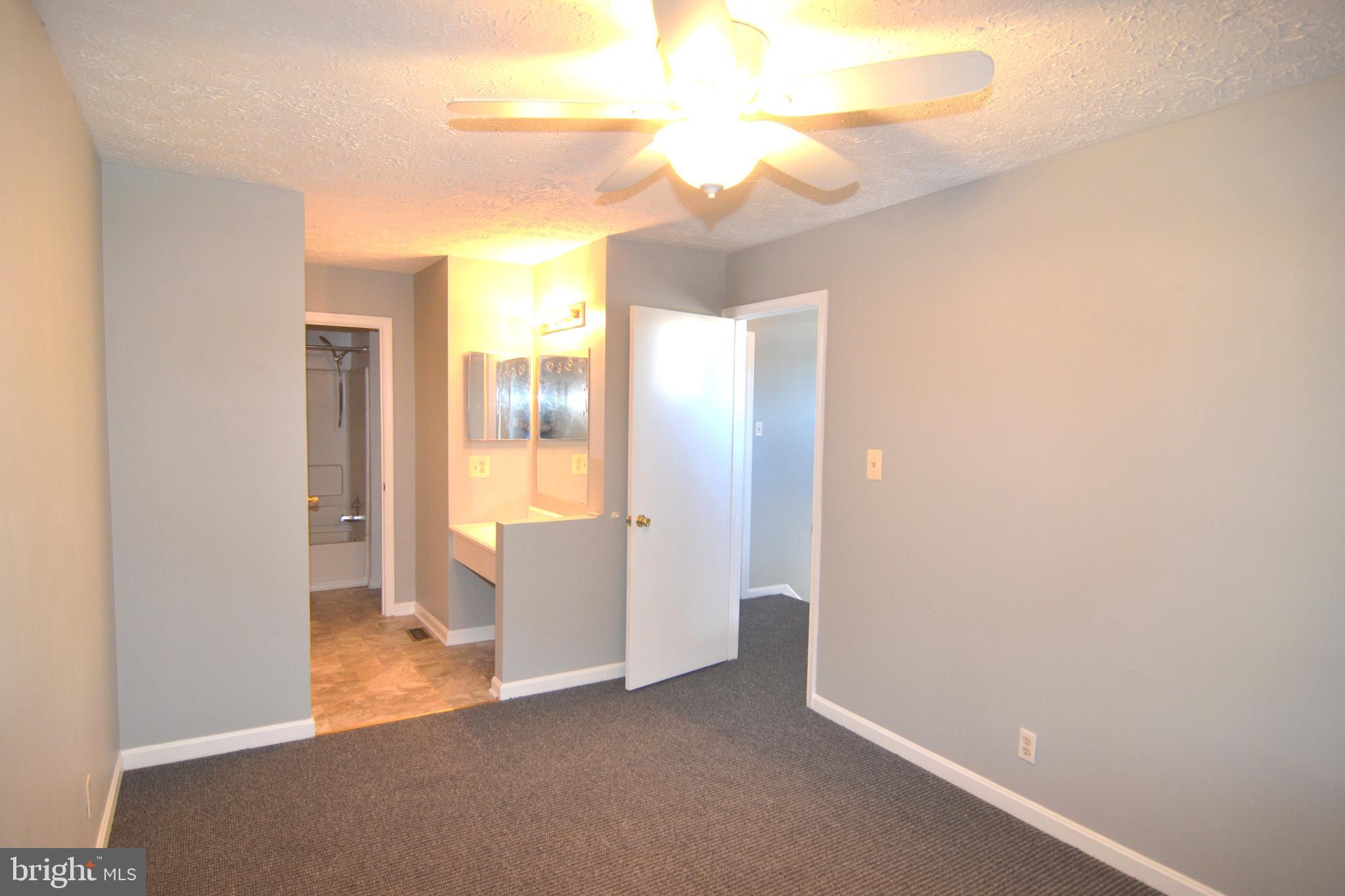 COLUMBIA COMMONS - Residential Lease