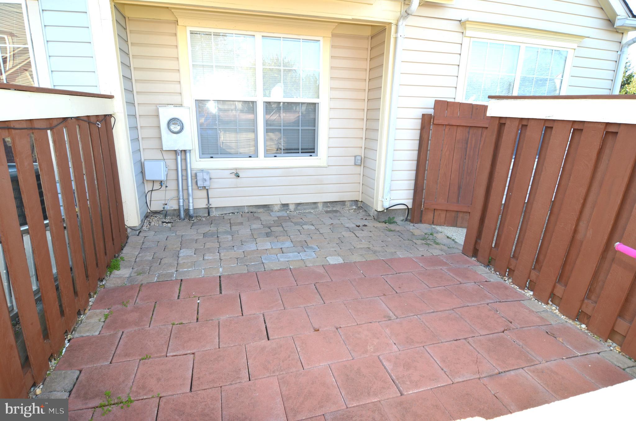 COLUMBIA COMMONS - Residential Lease