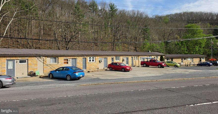 Investment Opportunity – 15-Unit Multifamily Property. A mix of units from efficiencies to one bedroom units, plus 3 bedroom home, High occupancy with strong rental history. On-site parking available for tenants Lot Size – Spacious lot with potential for additional improvements or amenities Location – Currently in 100yr flood zone. Convenient access to retail, dining, and major highways.