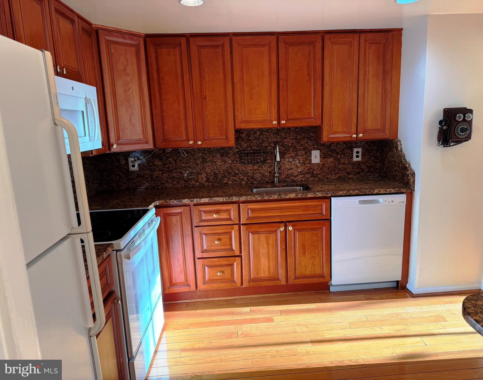 BETHELEN WOODS - Residential Lease