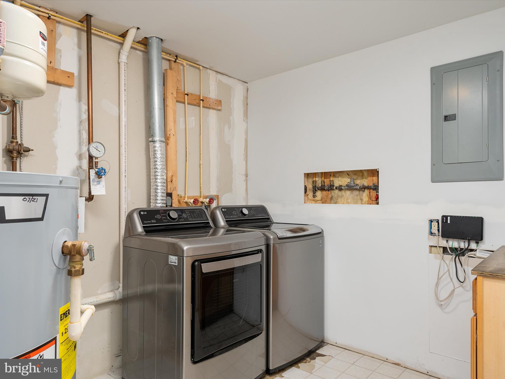 SOUTH RIVER COLONY - Residential Lease