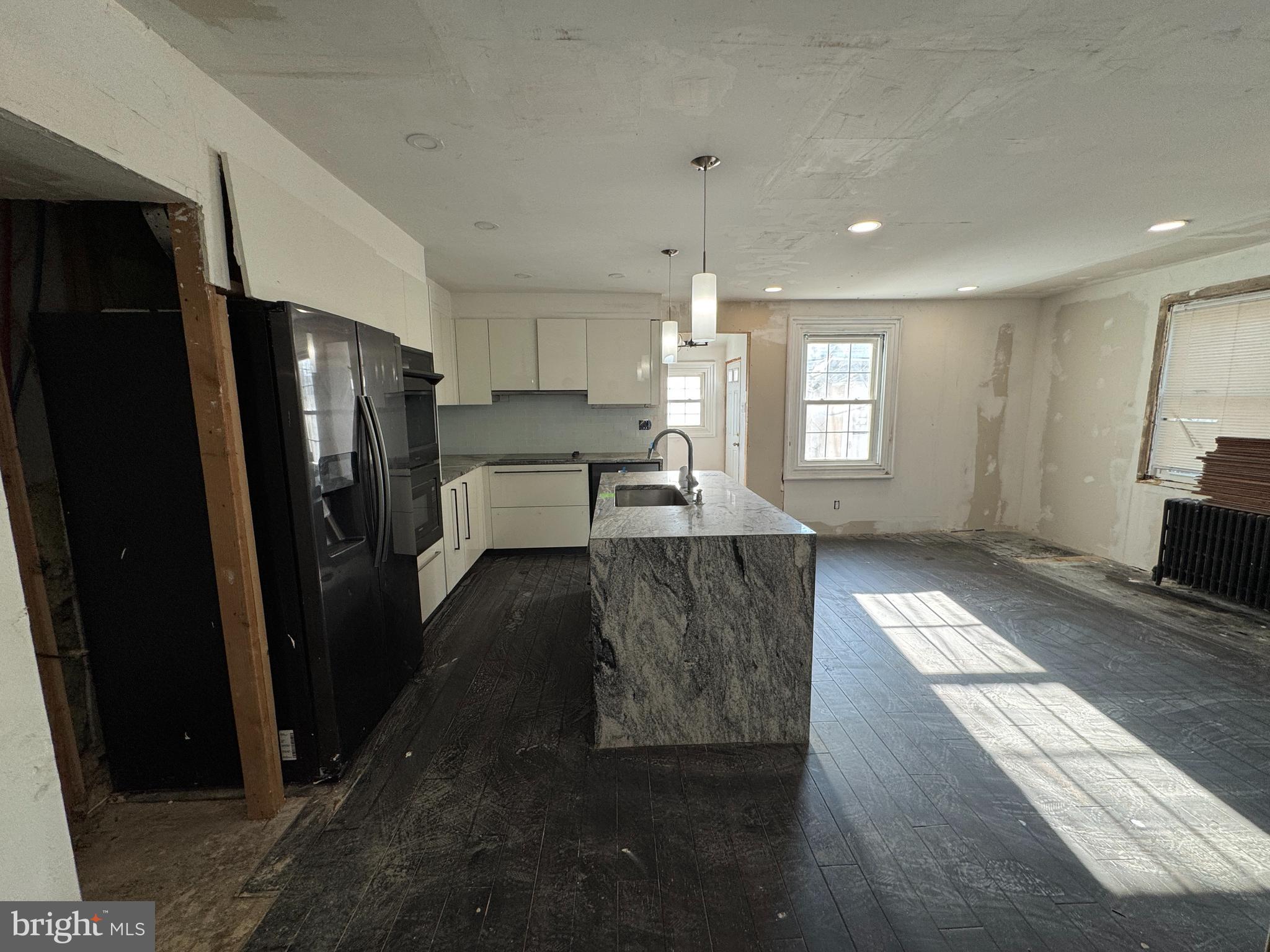 GLADSTONE MANOR - Residential