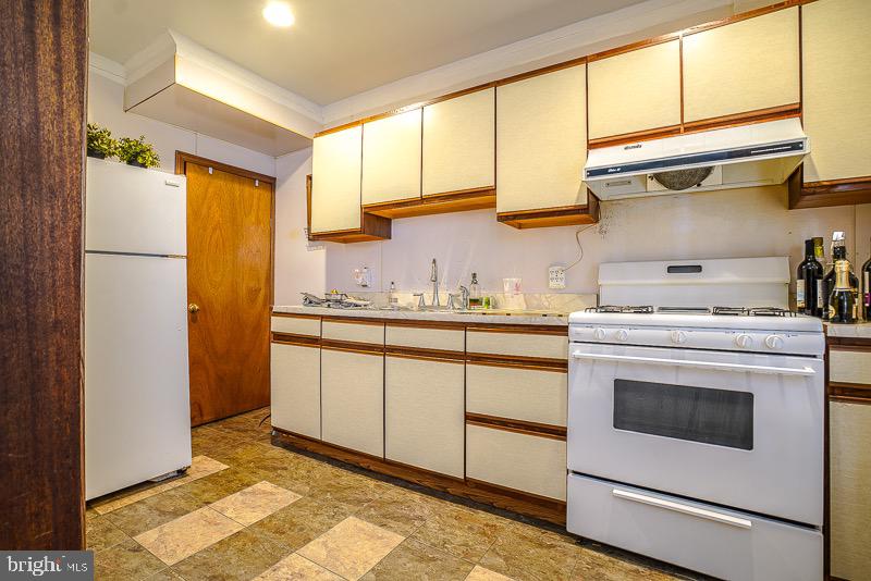 ELMWOOD PARK - Residential