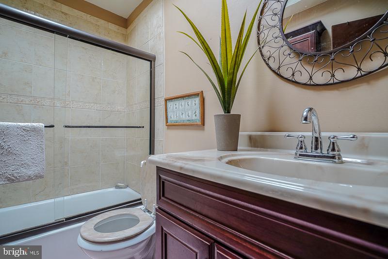 ELMWOOD PARK - Residential