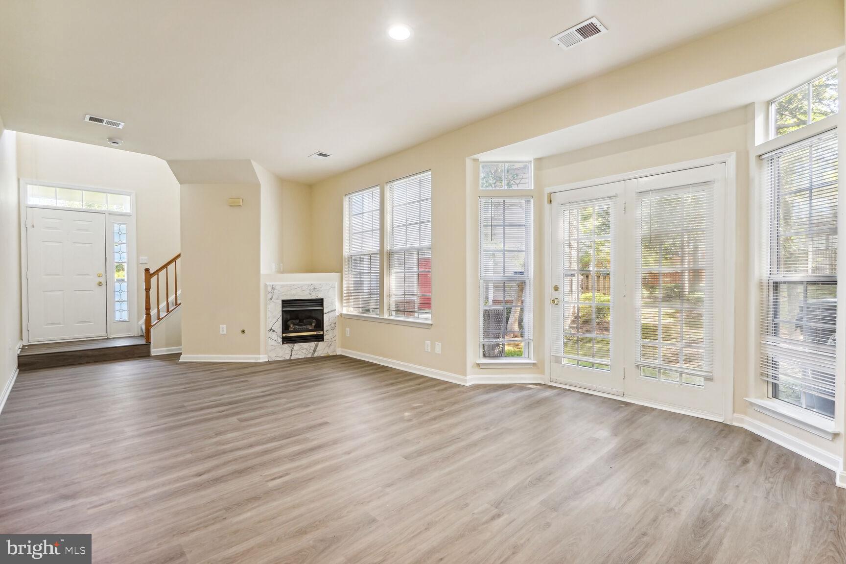 GLEN OAKS CONDOMINIUM - Residential Lease