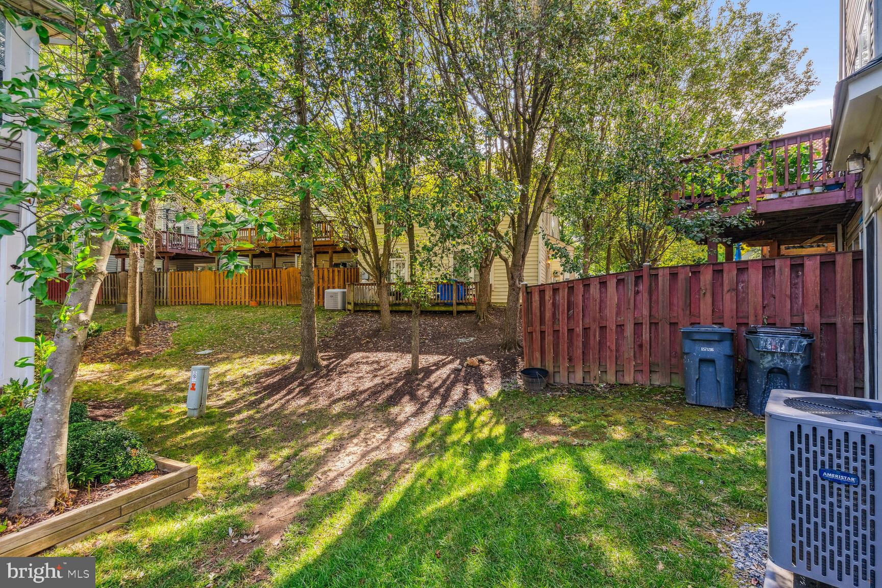 GLEN OAKS CONDOMINIUM - Residential Lease