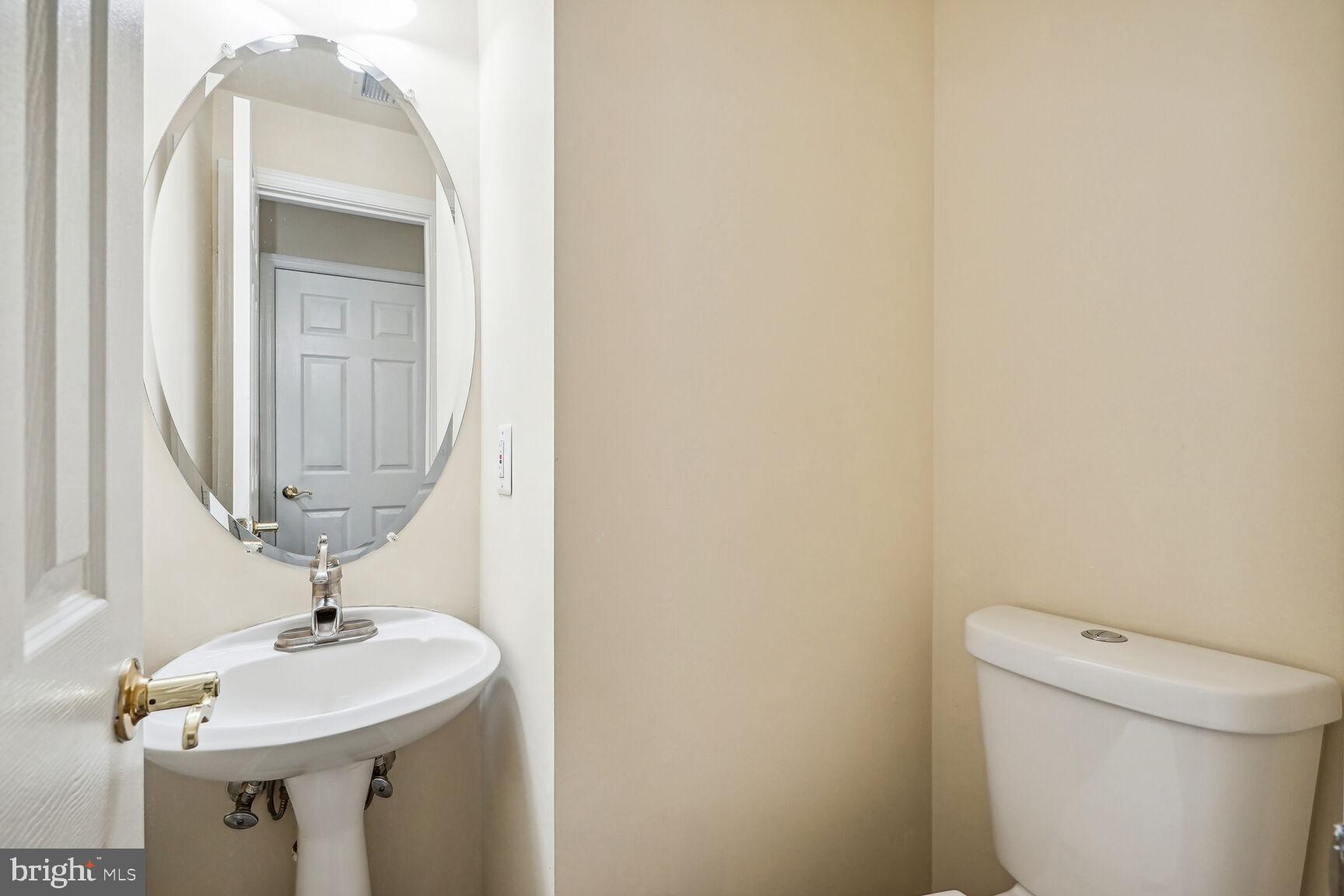 GLEN OAKS CONDOMINIUM - Residential Lease