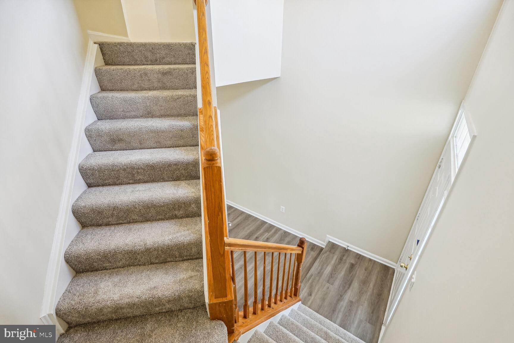 GLEN OAKS CONDOMINIUM - Residential Lease