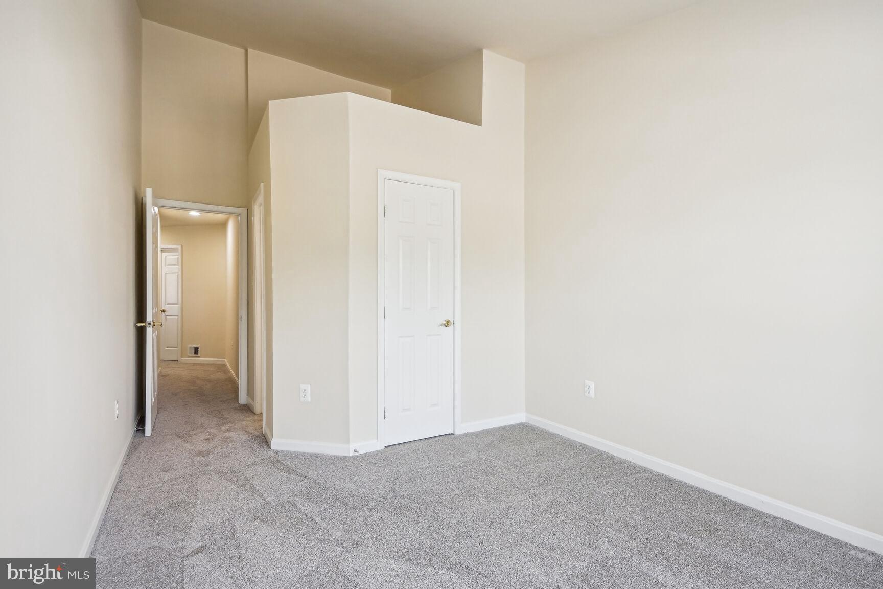 GLEN OAKS CONDOMINIUM - Residential Lease