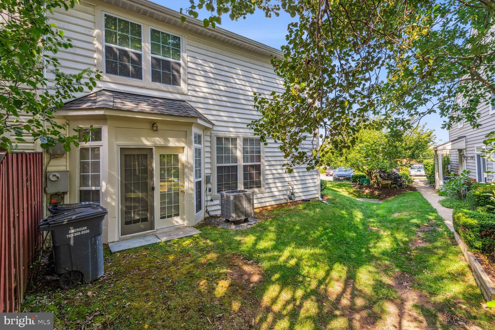 GLEN OAKS CONDOMINIUM - Residential Lease