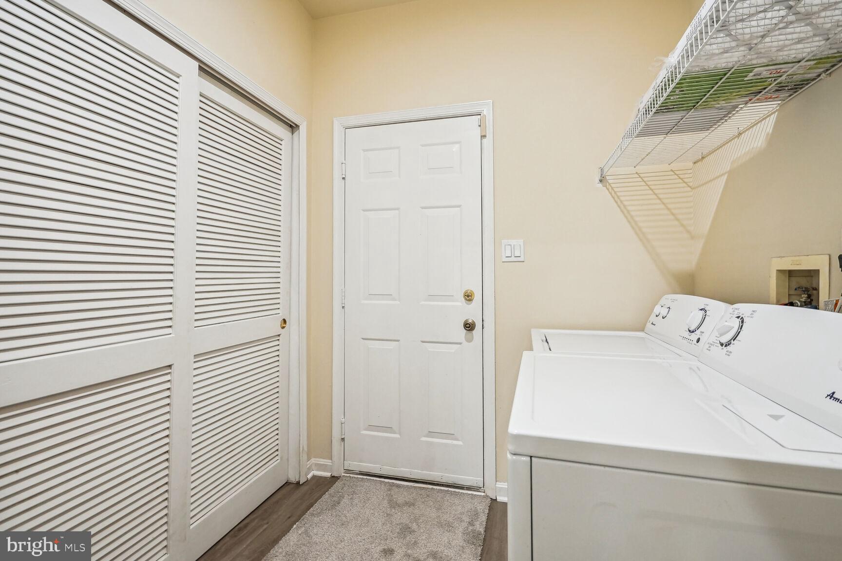 GLEN OAKS CONDOMINIUM - Residential Lease