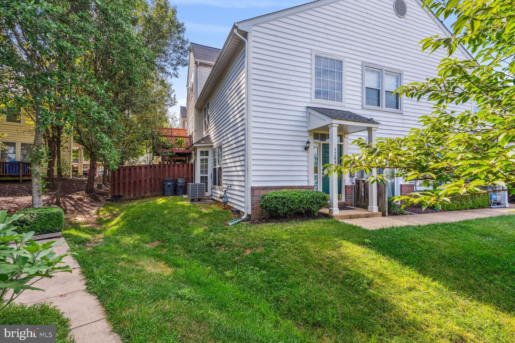 GLEN OAKS CONDOMINIUM - Residential Lease