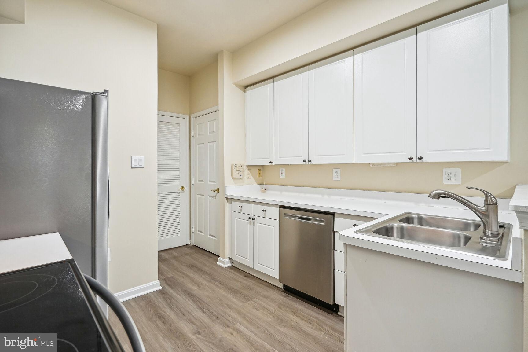 GLEN OAKS CONDOMINIUM - Residential Lease