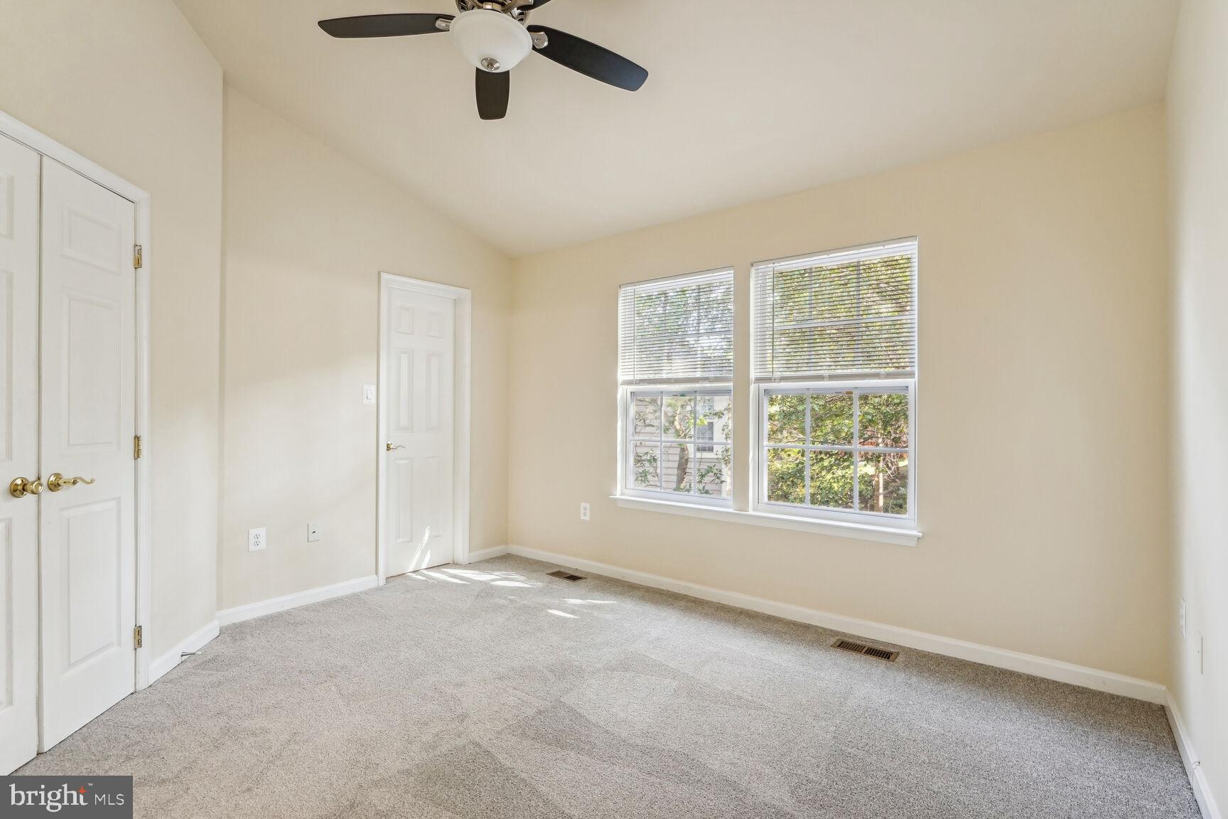 GLEN OAKS CONDOMINIUM - Residential Lease