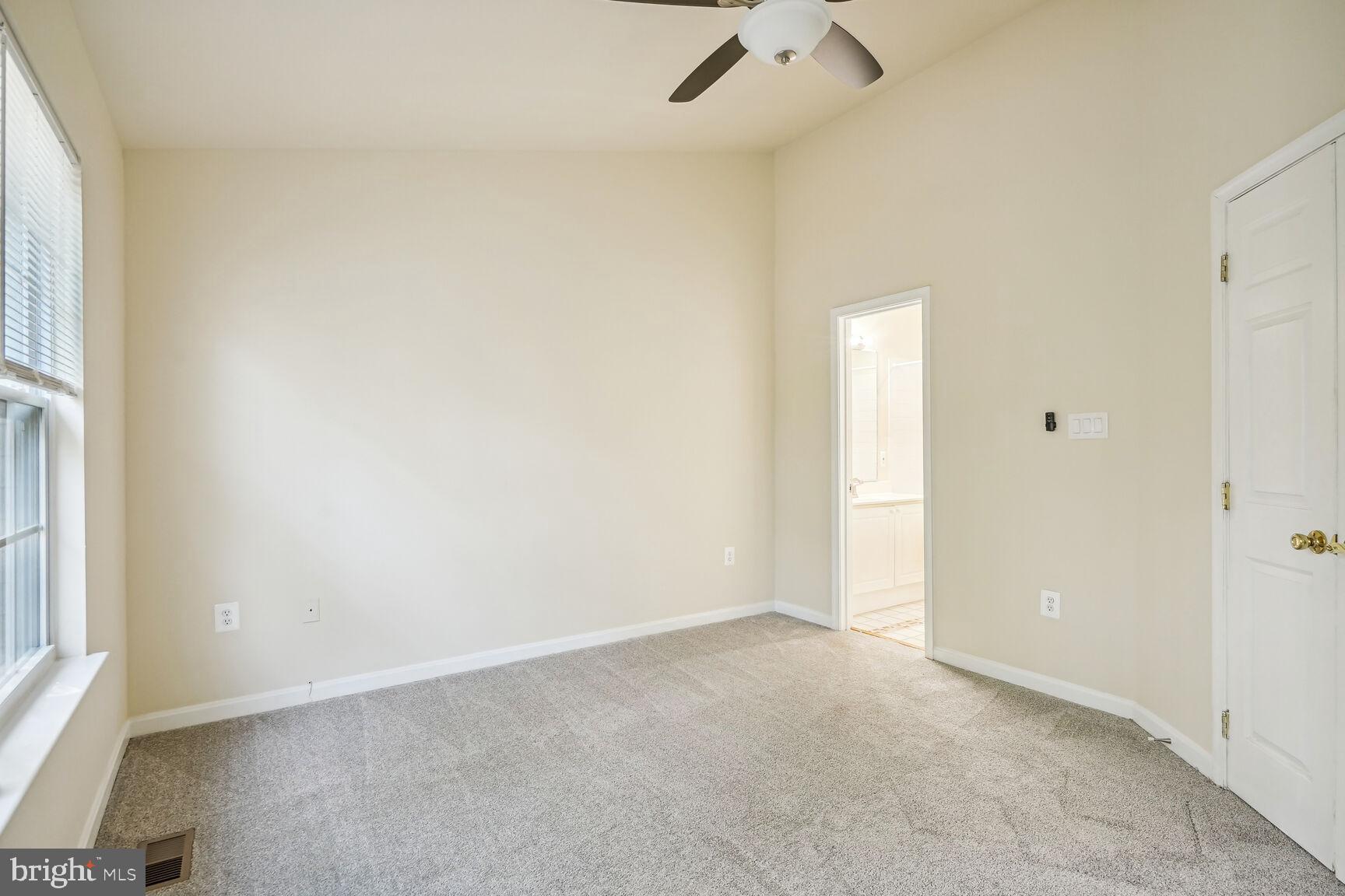 GLEN OAKS CONDOMINIUM - Residential Lease