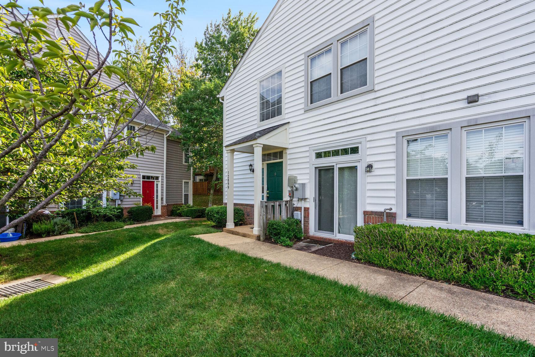 GLEN OAKS CONDOMINIUM - Residential Lease