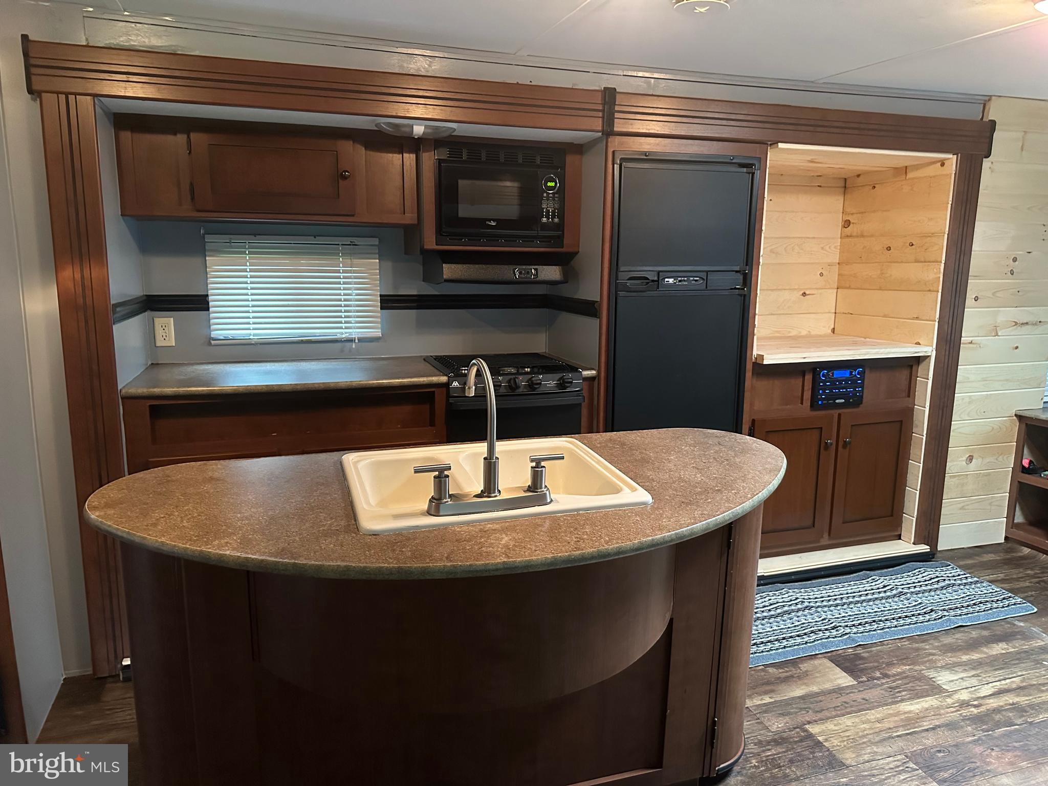 SPORTSMANS PARADISE - Land