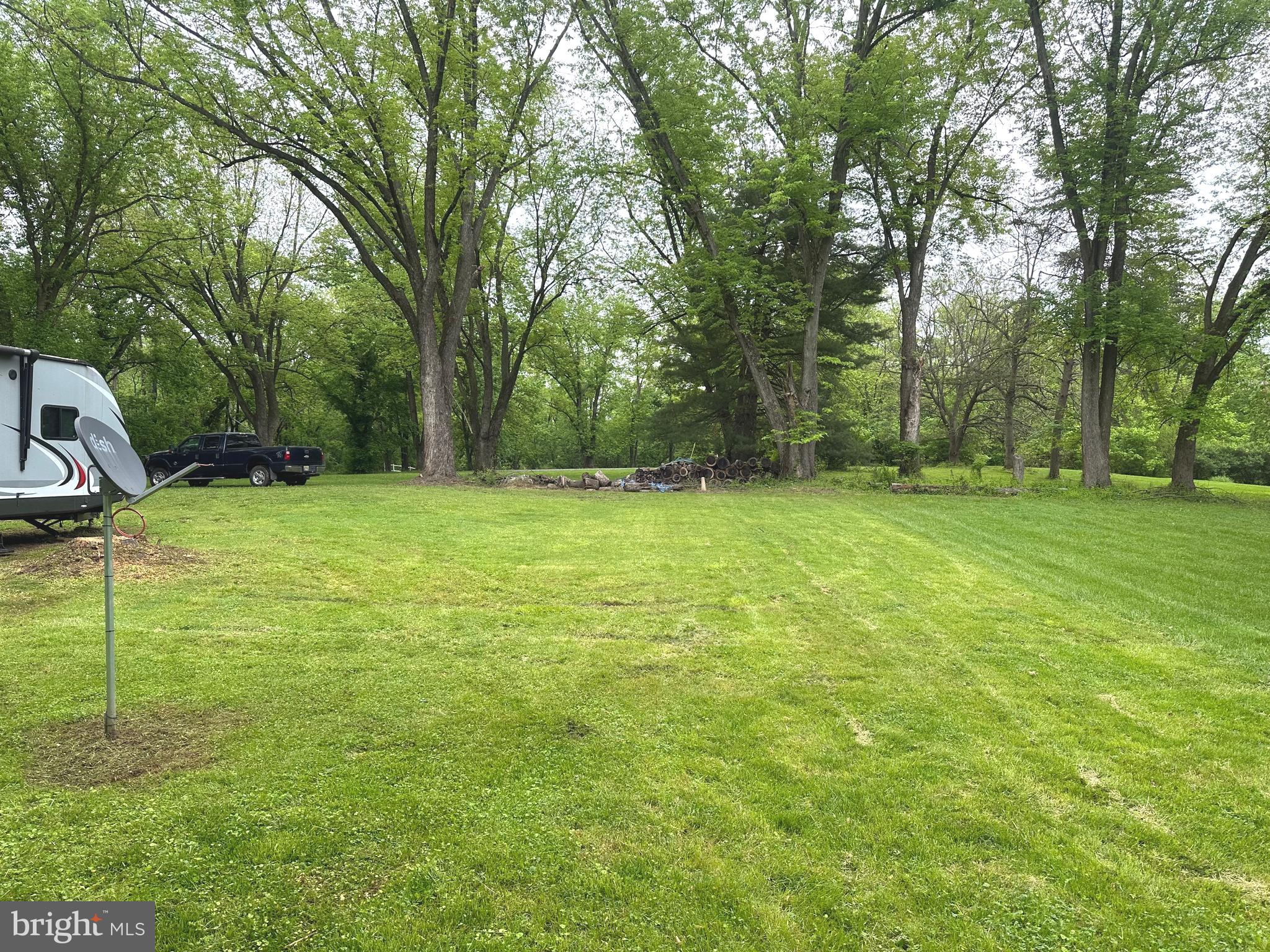 SPORTSMANS PARADISE - Land