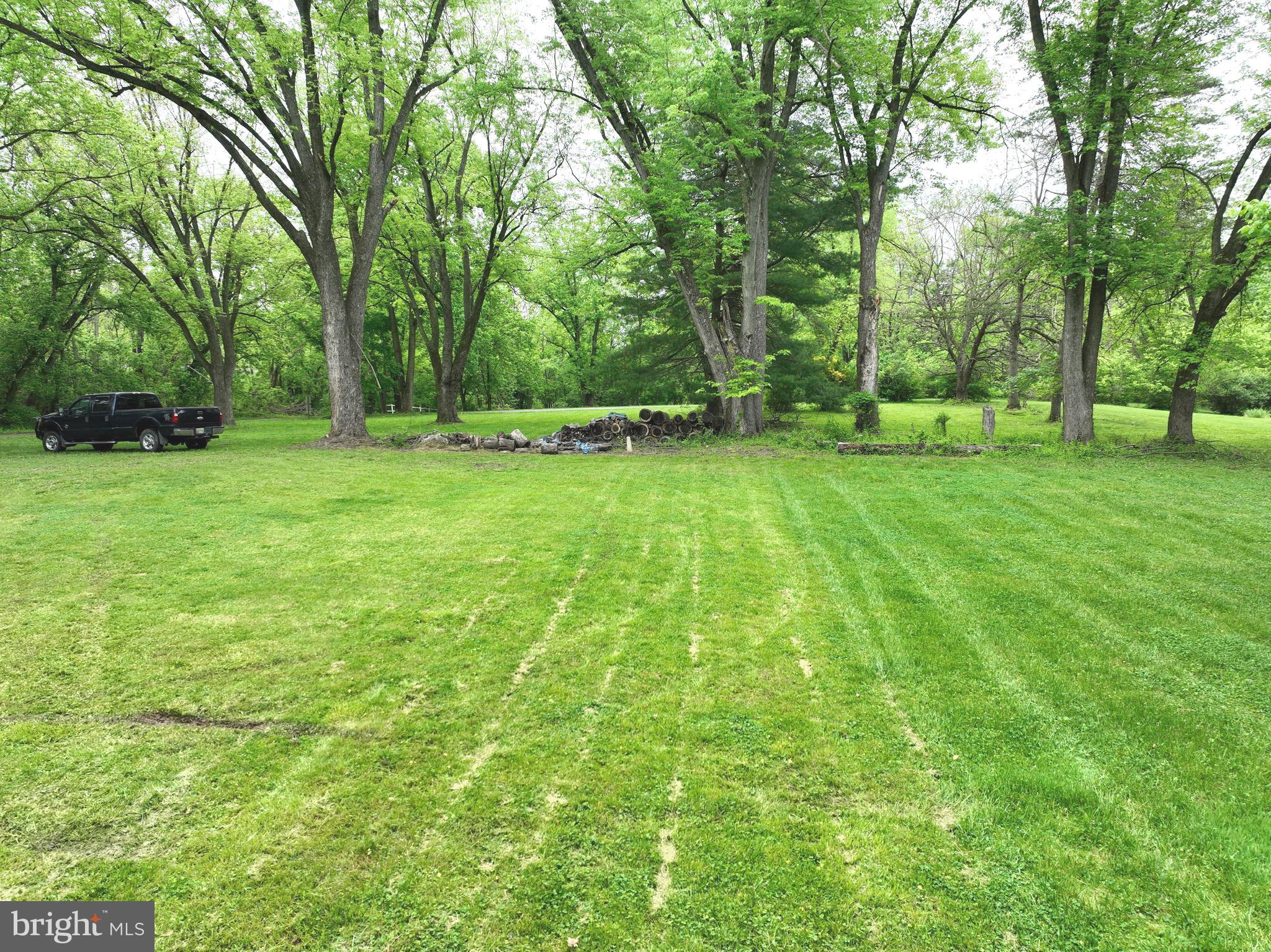 SPORTSMANS PARADISE - Land