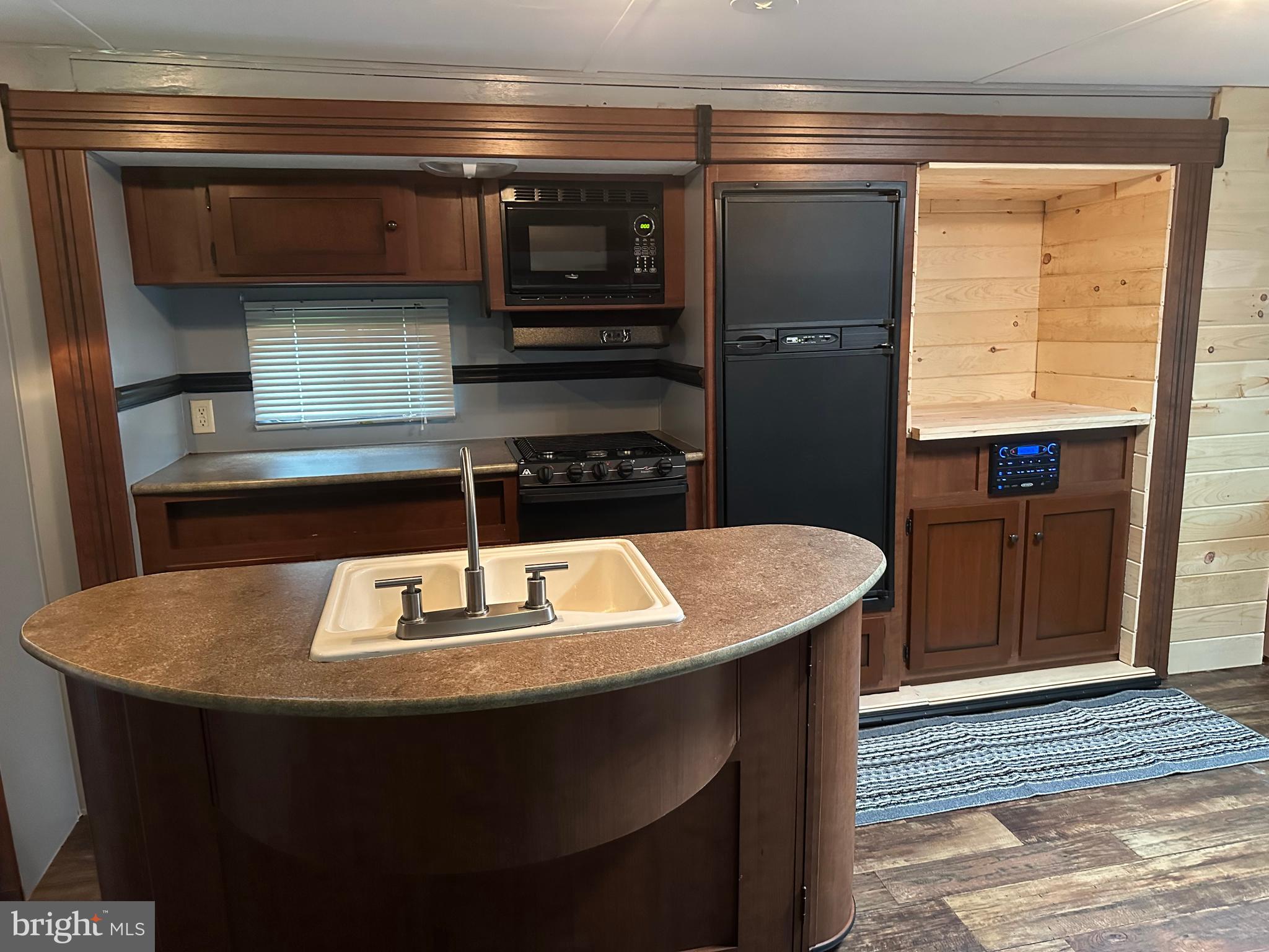 SPORTSMANS PARADISE - Land