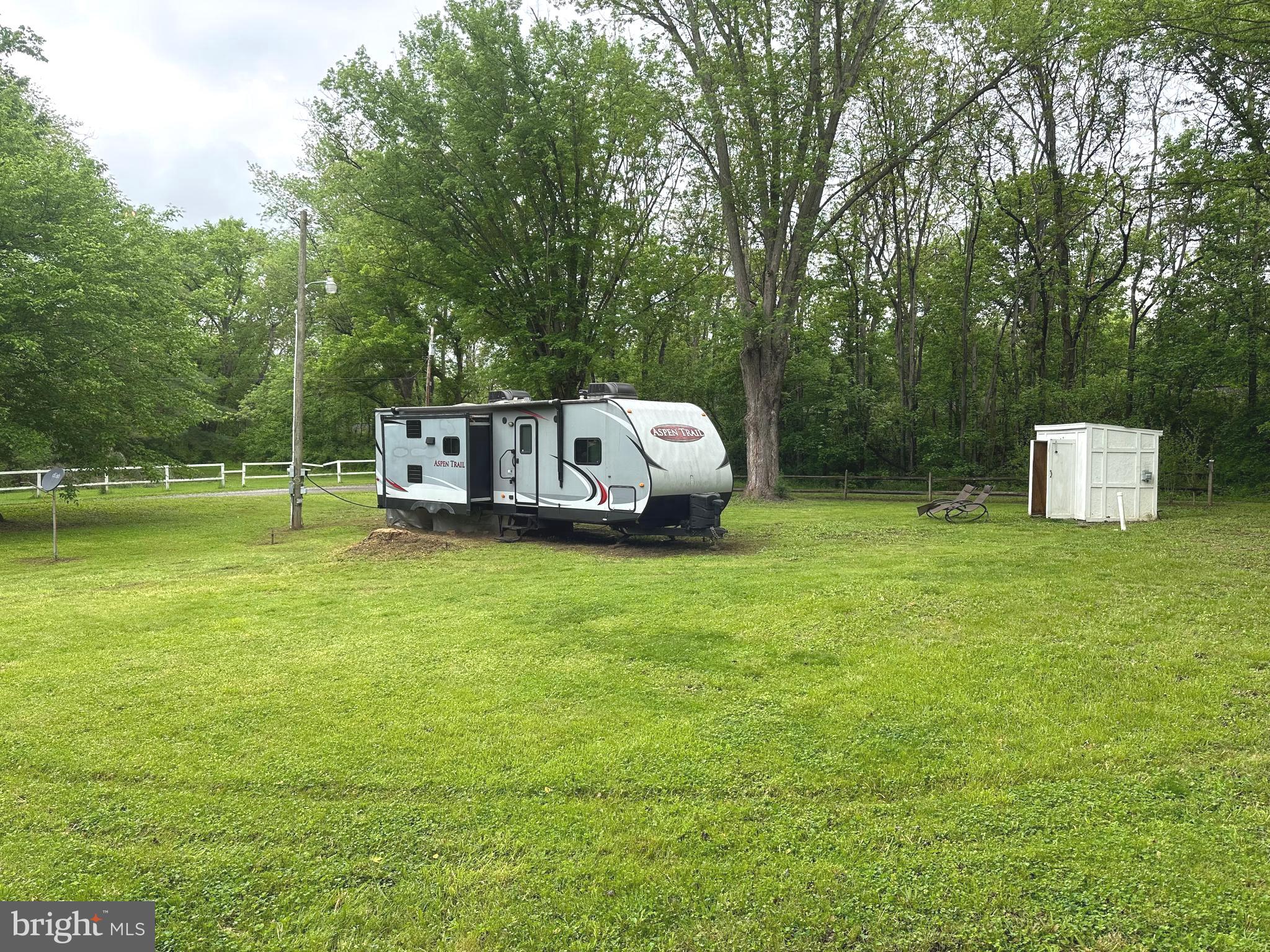 SPORTSMANS PARADISE - Land