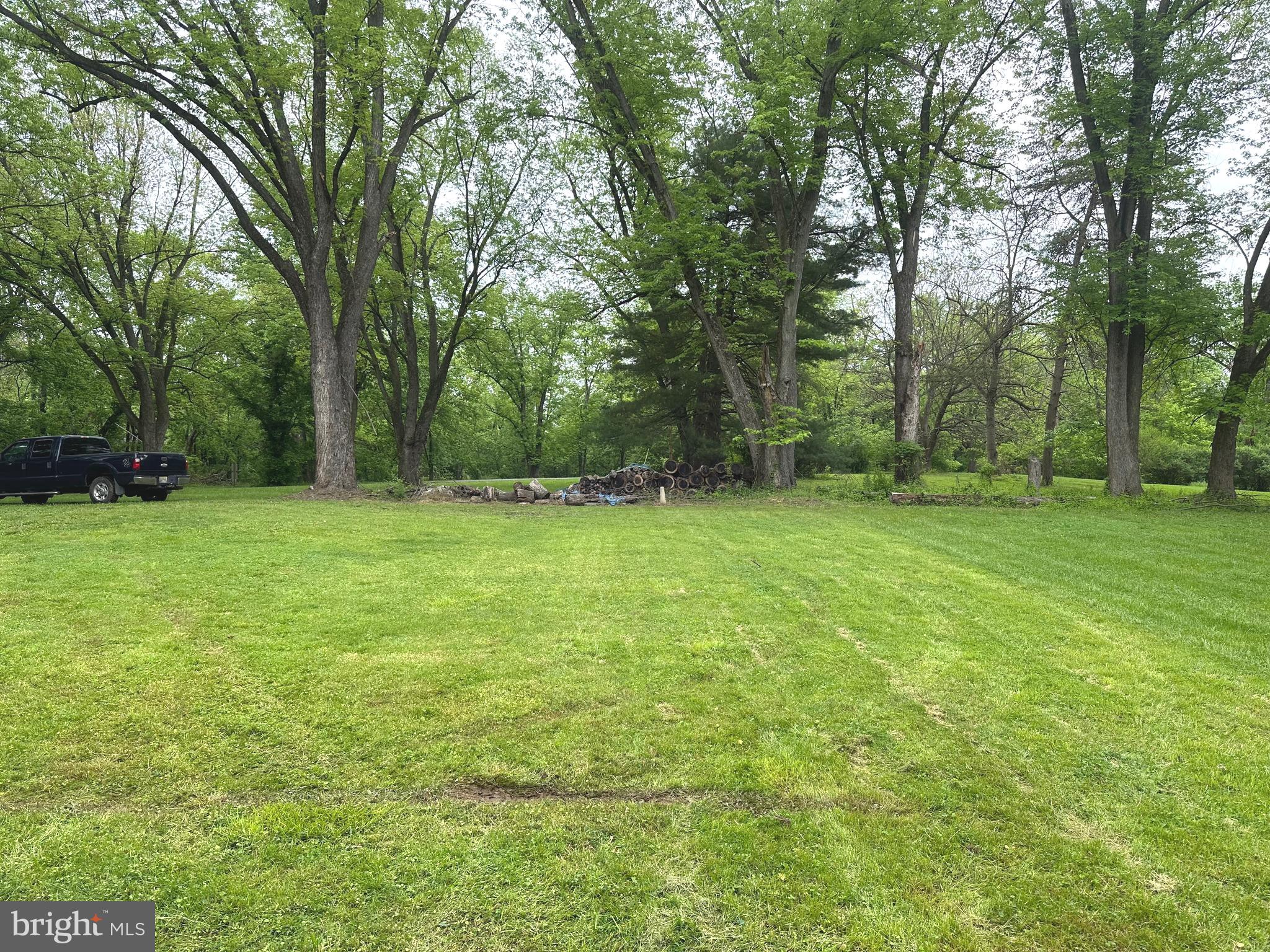 SPORTSMANS PARADISE - Land