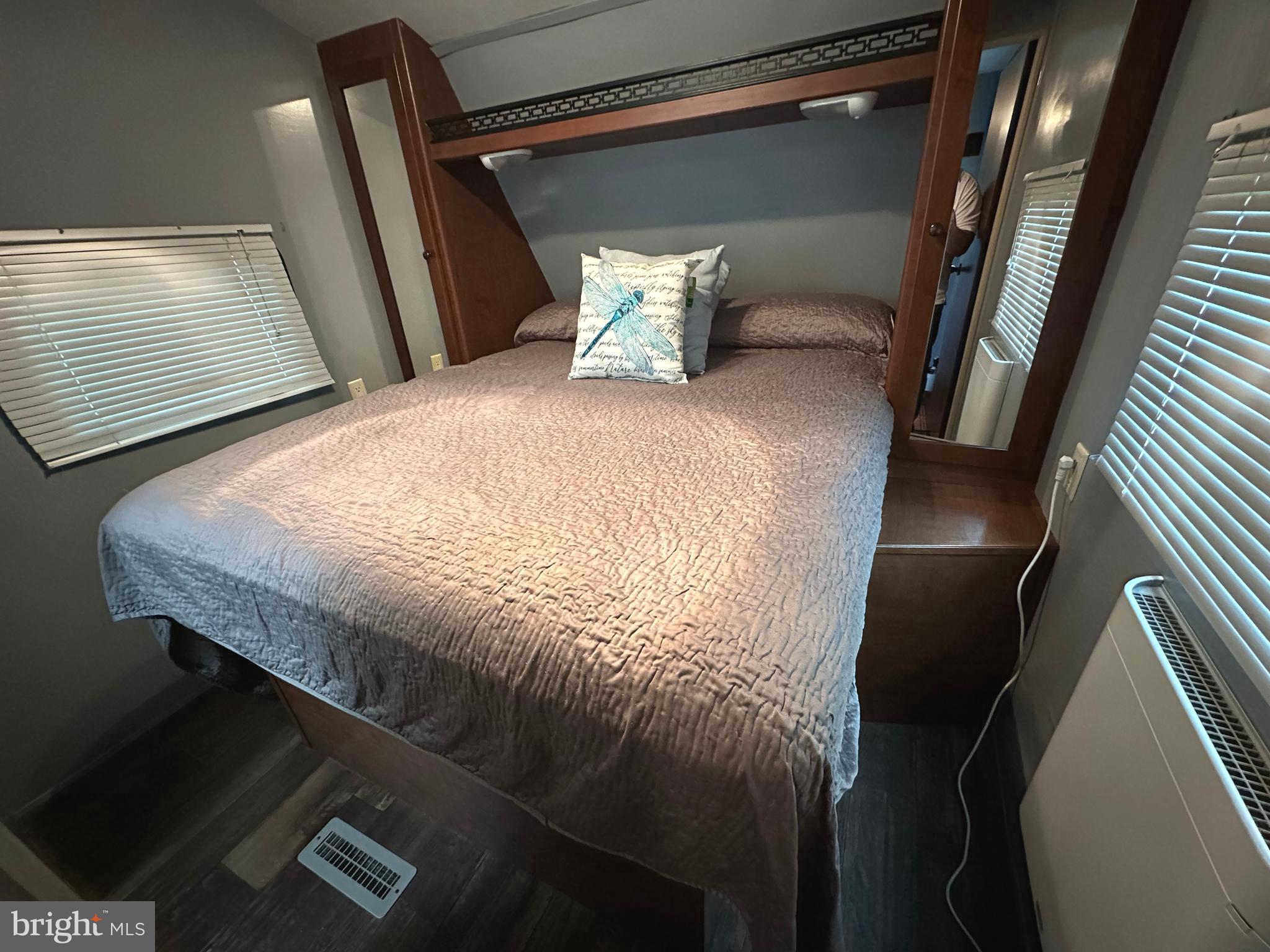 SPORTSMANS PARADISE - Land