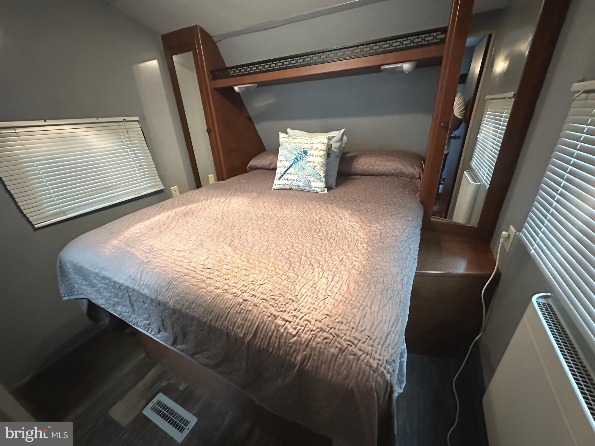 SPORTSMANS PARADISE - Land