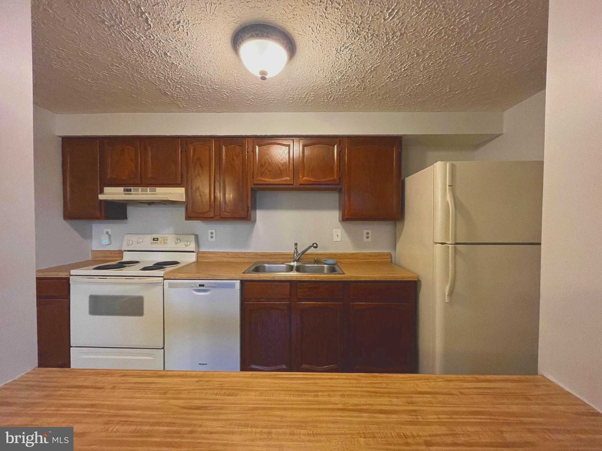 AMBERTOWNE - Residential Lease