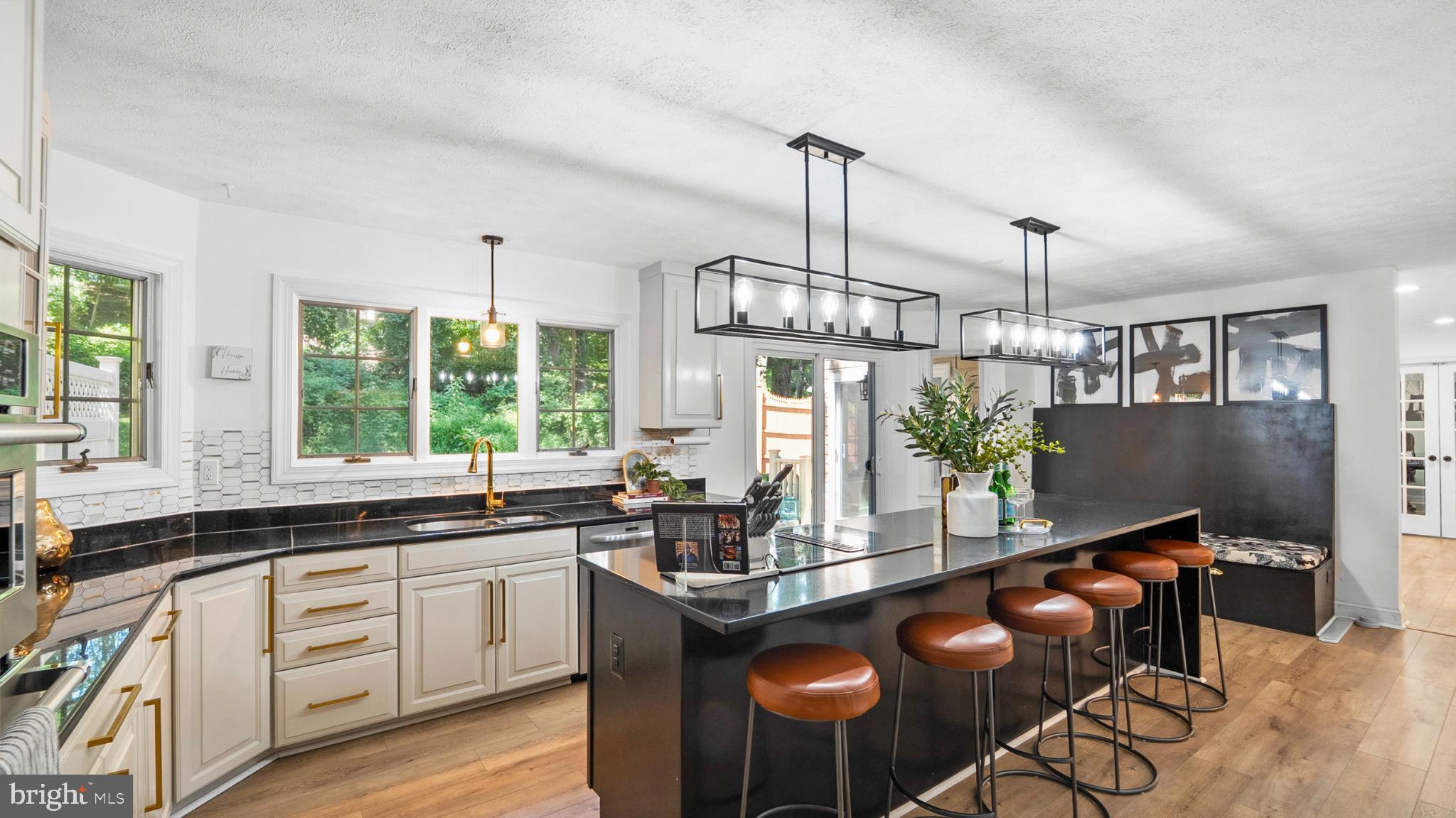 CROMWELL WOODS - Residential