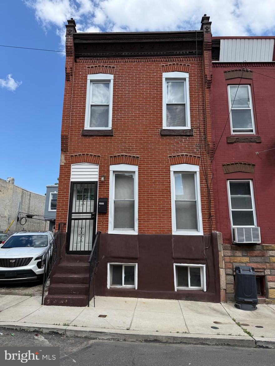 Package Deal! Can be purchased with 2727 Sydenham Street…Introducing this charming 3-bedroom, 1 bathroom home to the market! The sellers truly made this place feel like home and have taken great care of it during their ownership! As you walk in to this home you are greeted by a spacious  layout with an immediate cozy feel. You first enter into a huge living room with high ceilings for added character which flows right into the dining area followed by your brand new, dream kitchen and good sized backyard area which are all perfect for entertaining guests. Head upstairs to the 3 great size bedrooms and a brand new common bathroom. This home is conveniently situated in a desirable neighborhood, this home is close to shopping, dining, and major roads, ensuring easy access to all amenities. Move-in-ready with all the modern touches, this home is an incredible opportunity to settle into a vibrant community—schedule a showing today to see it for yourself. Priced to sell fast so this will not last long.