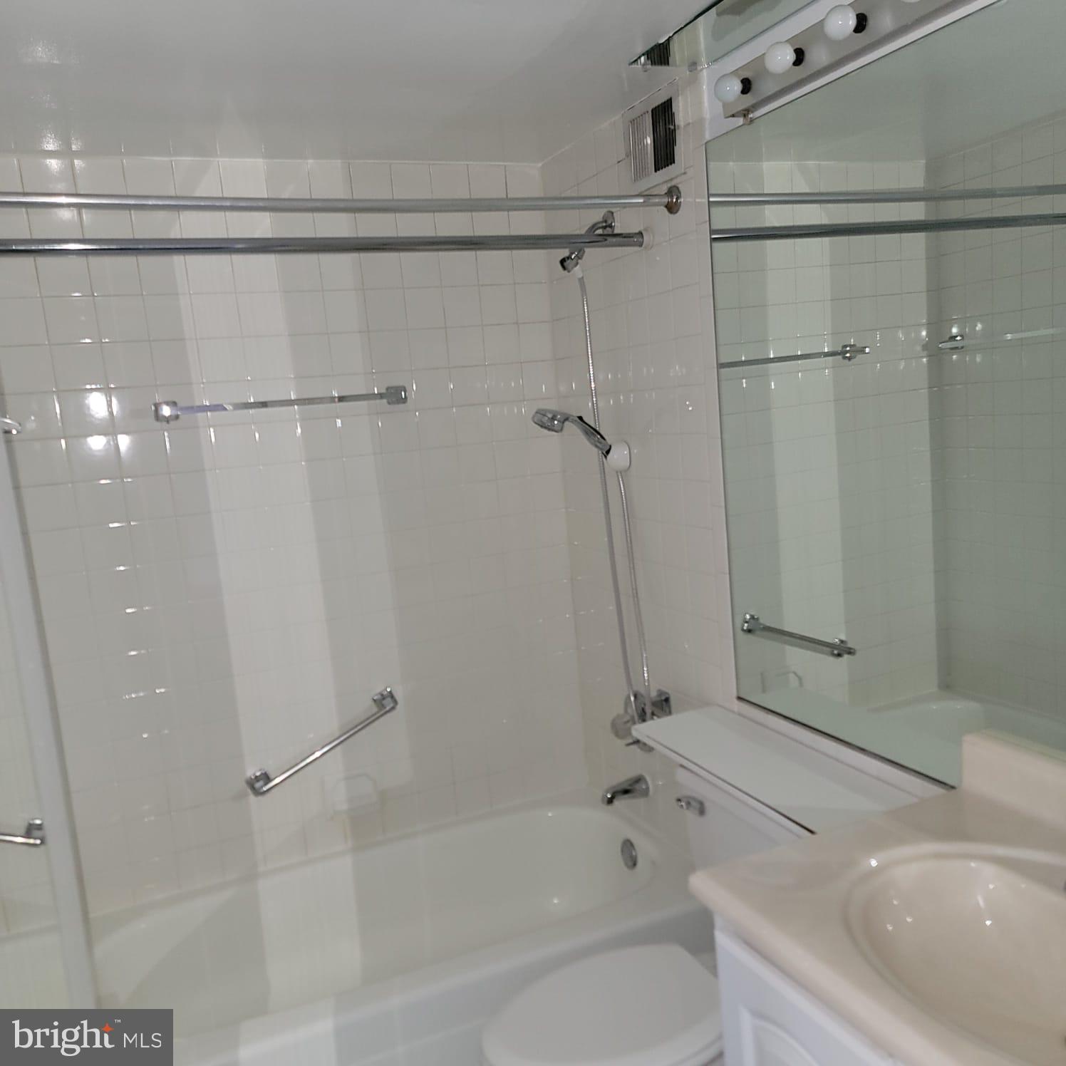 THE CLUBHOUSE - Residential Lease