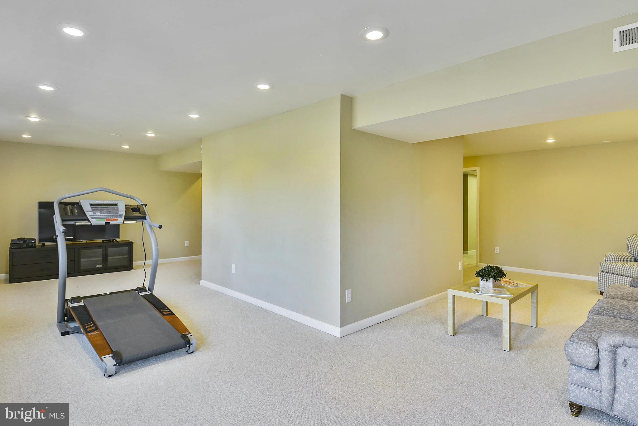 CHANTILLY HIGHLANDS - Residential