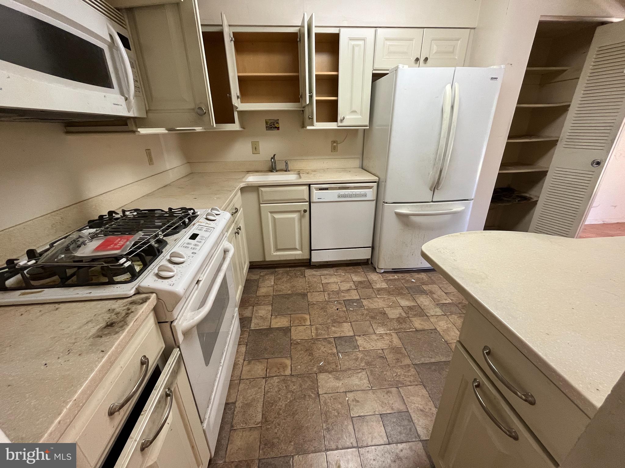 HERITAGE COURT - Residential