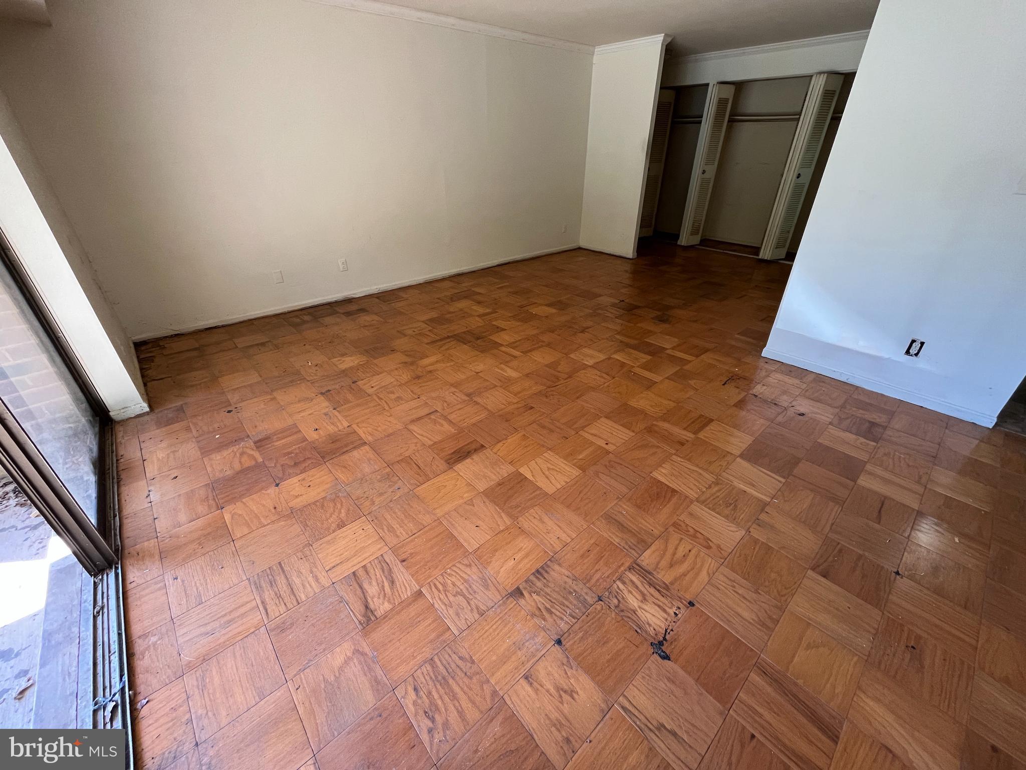 HERITAGE COURT - Residential