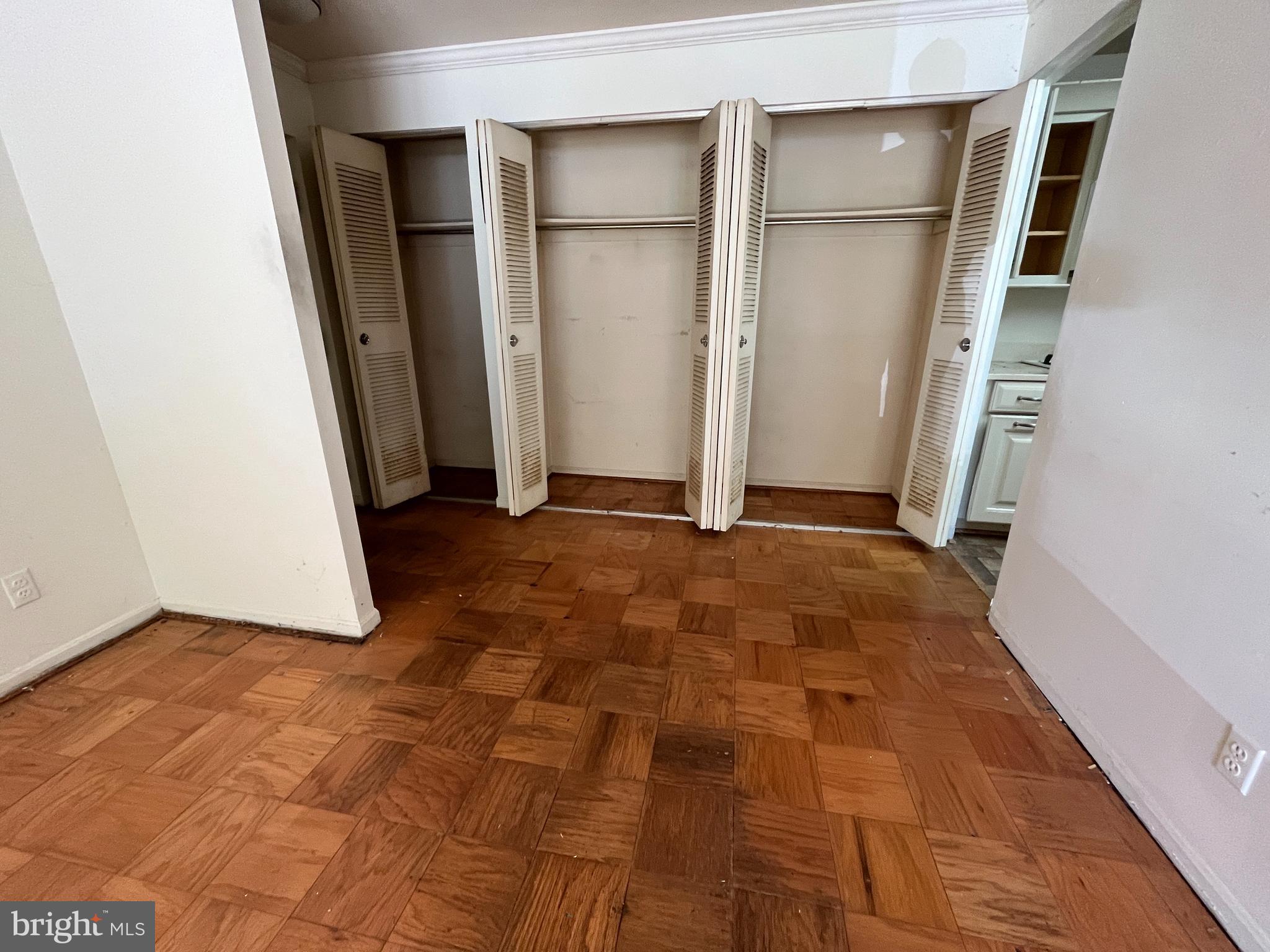 HERITAGE COURT - Residential