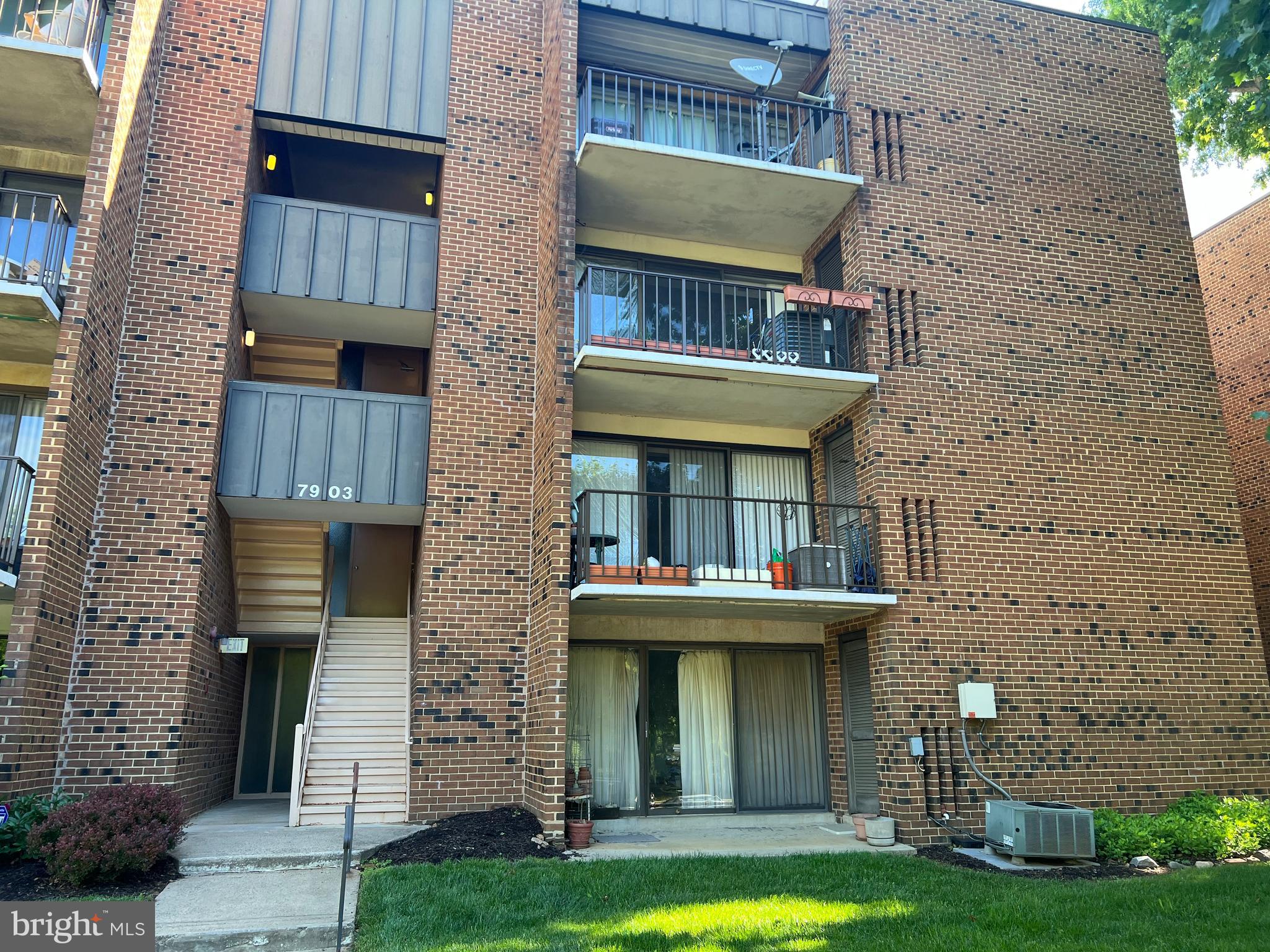 HERITAGE COURT - Residential