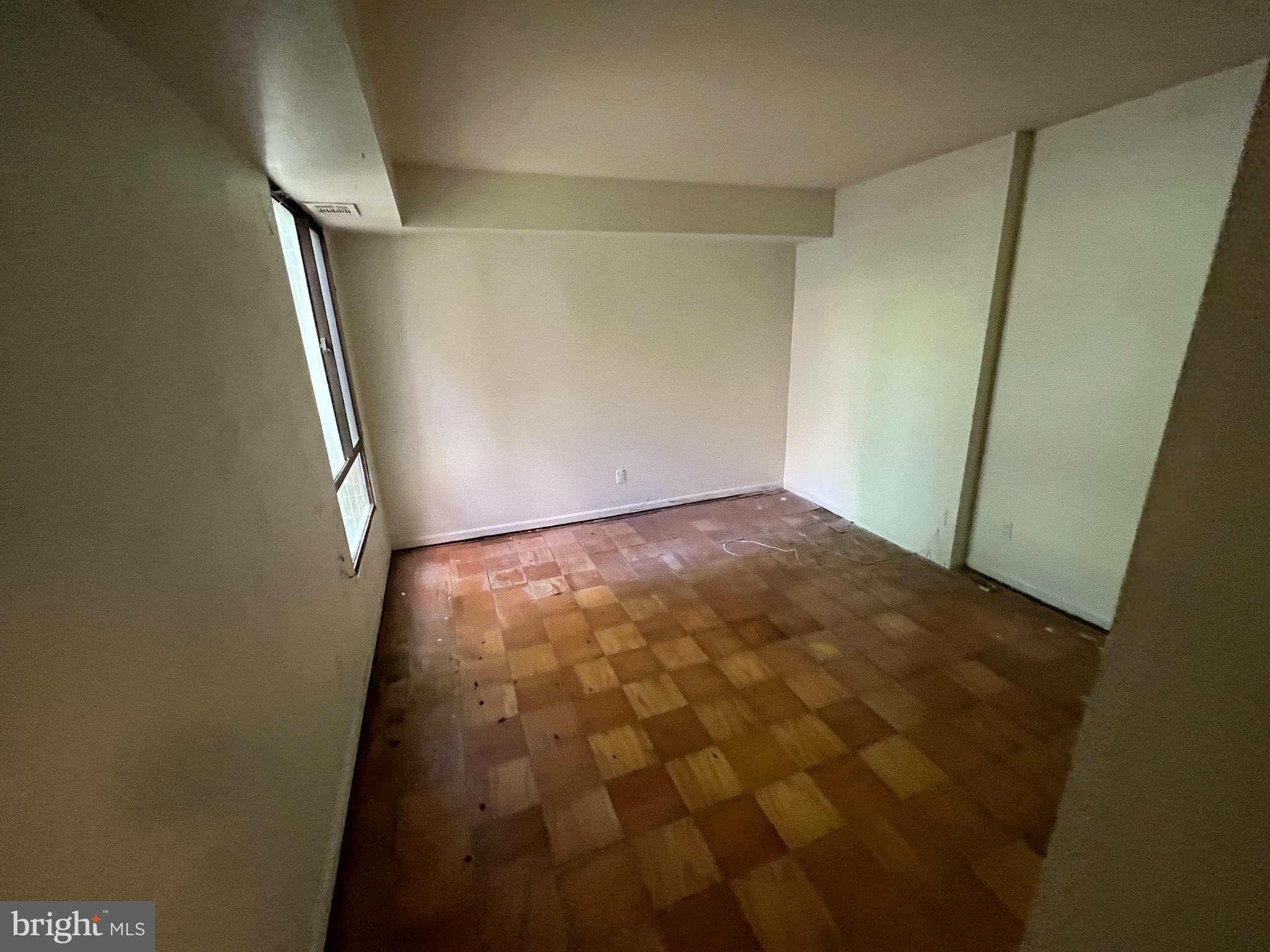 HERITAGE COURT - Residential