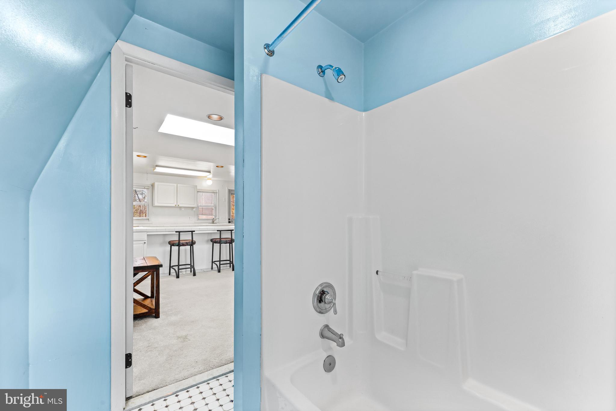 MIDDLE RIVER - Residential