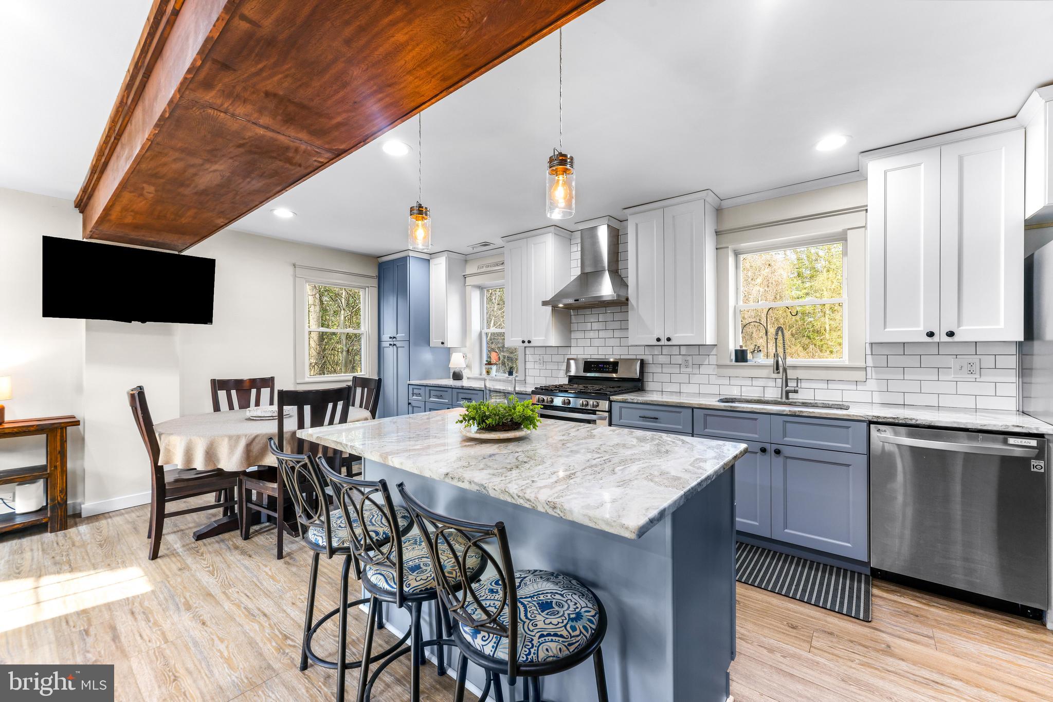 MIDDLE RIVER - Residential