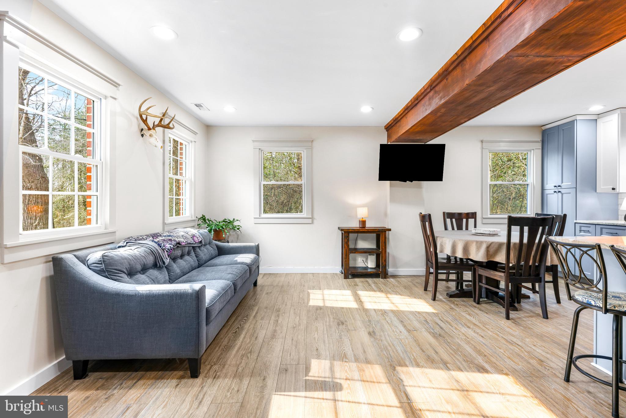 MIDDLE RIVER - Residential