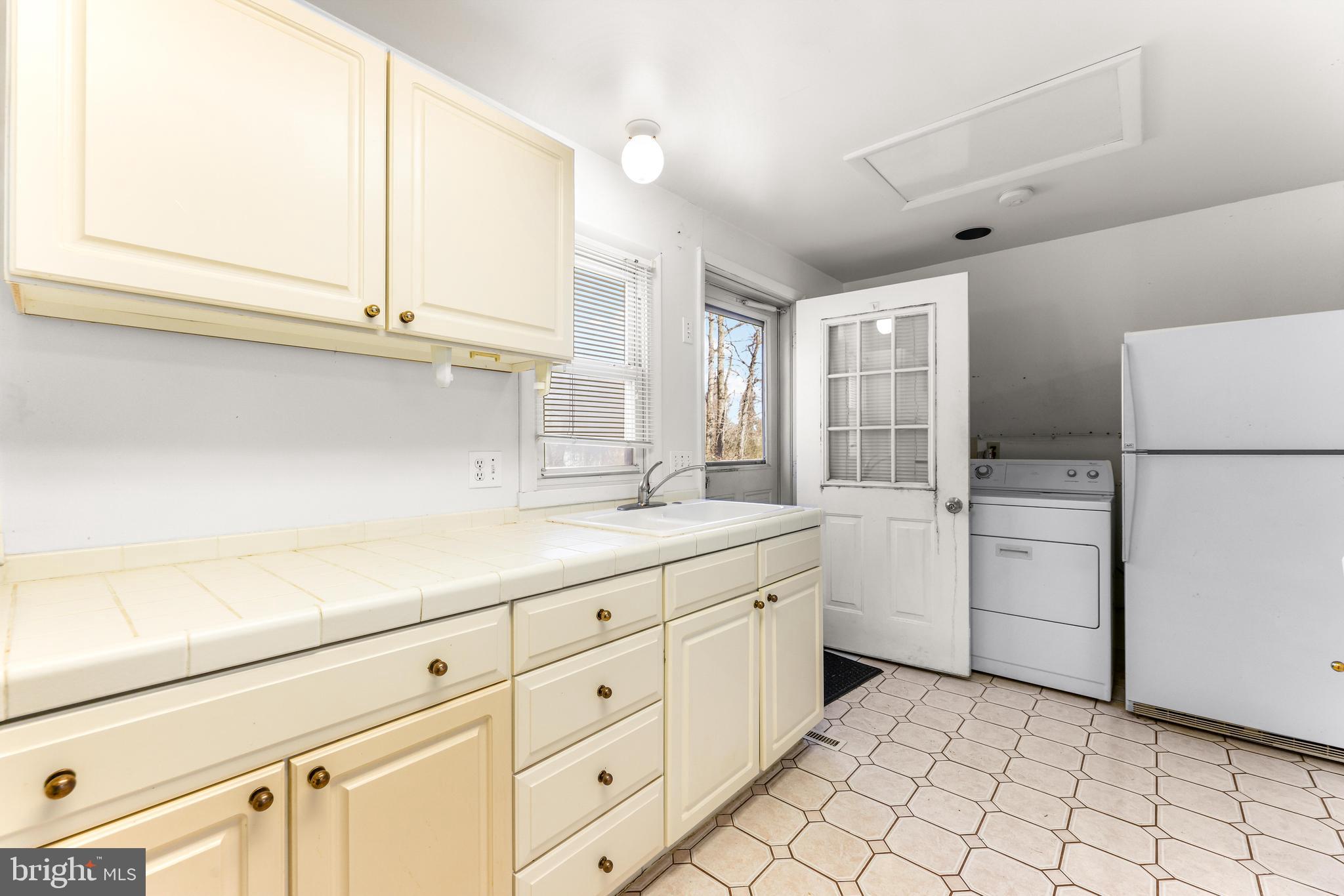 MIDDLE RIVER - Residential