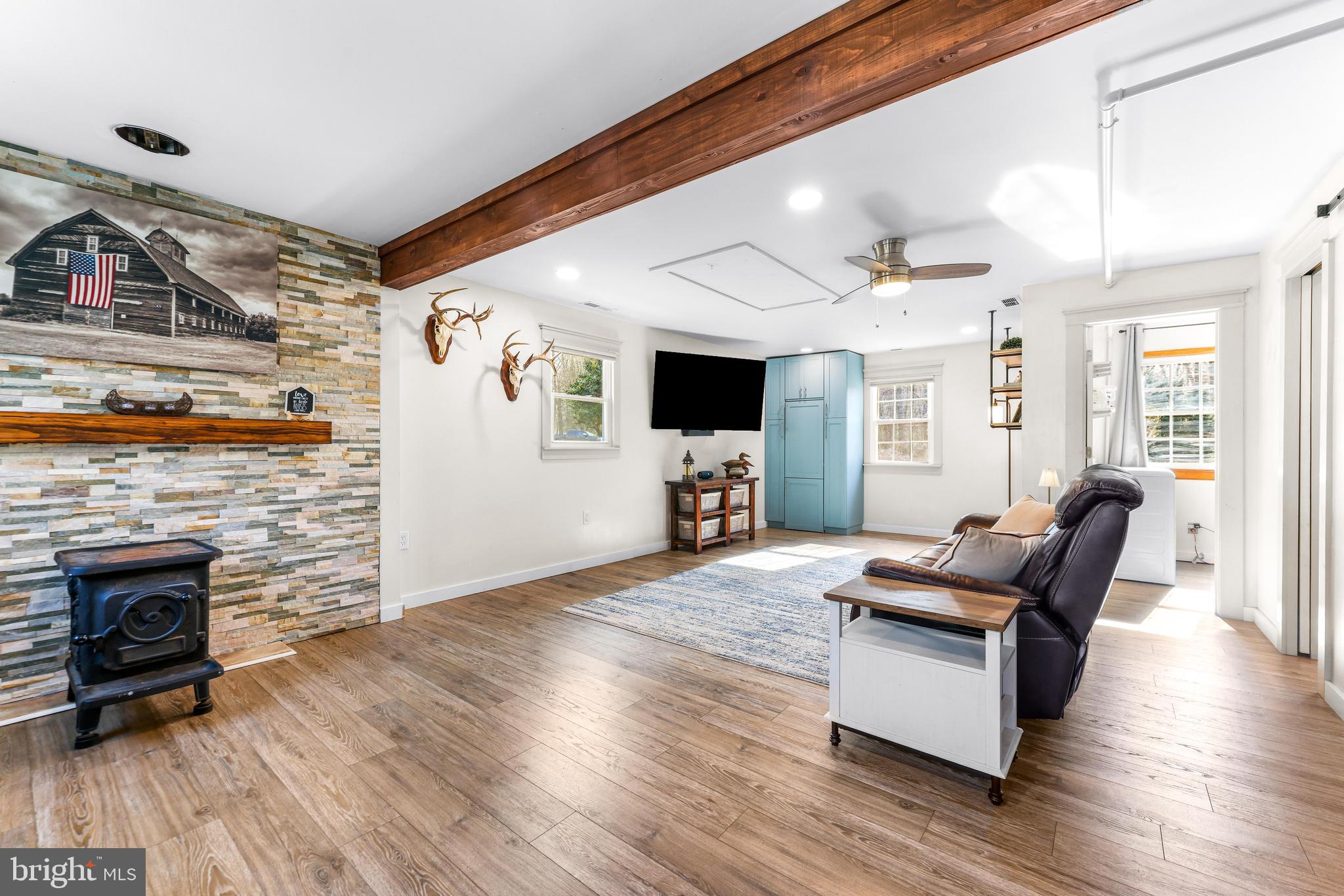 MIDDLE RIVER - Residential