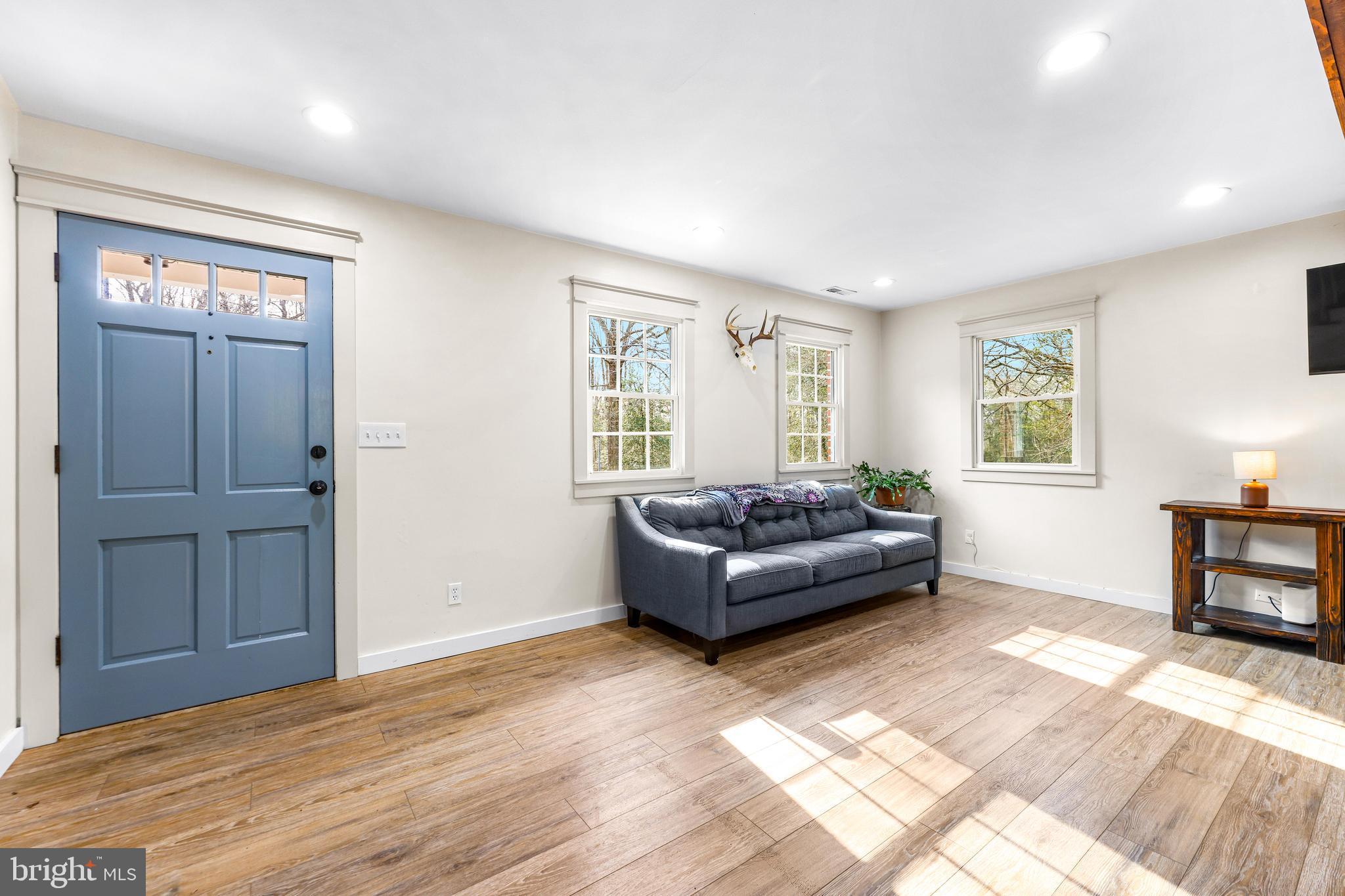 MIDDLE RIVER - Residential