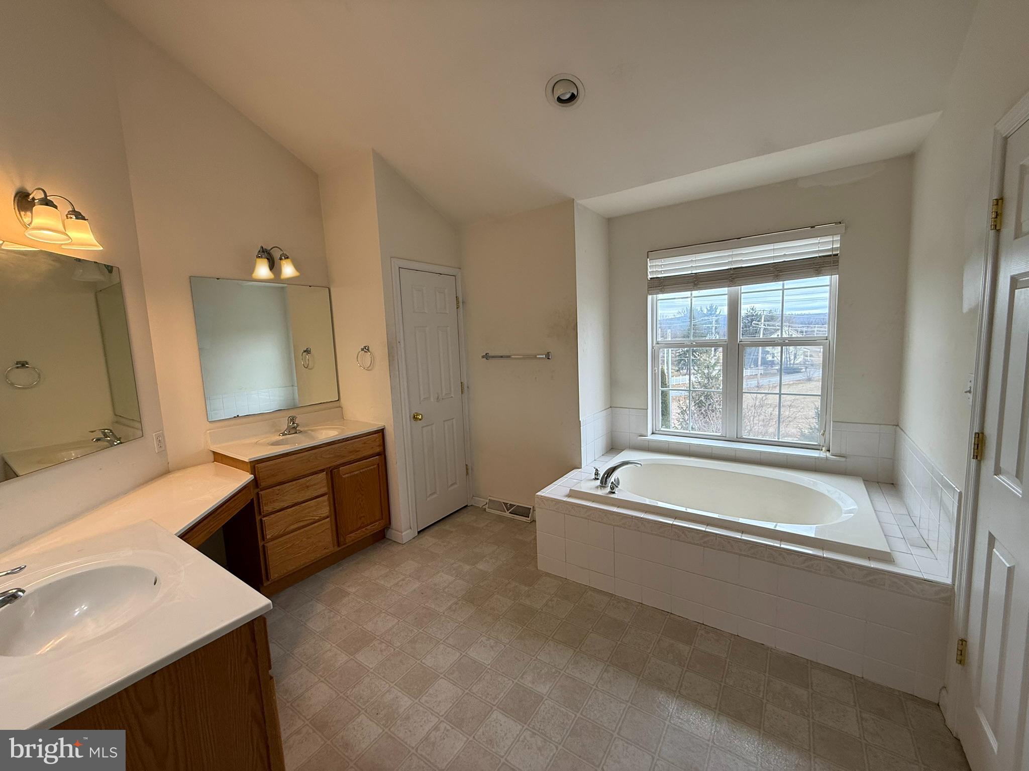 VINTAGE ACRES - Residential