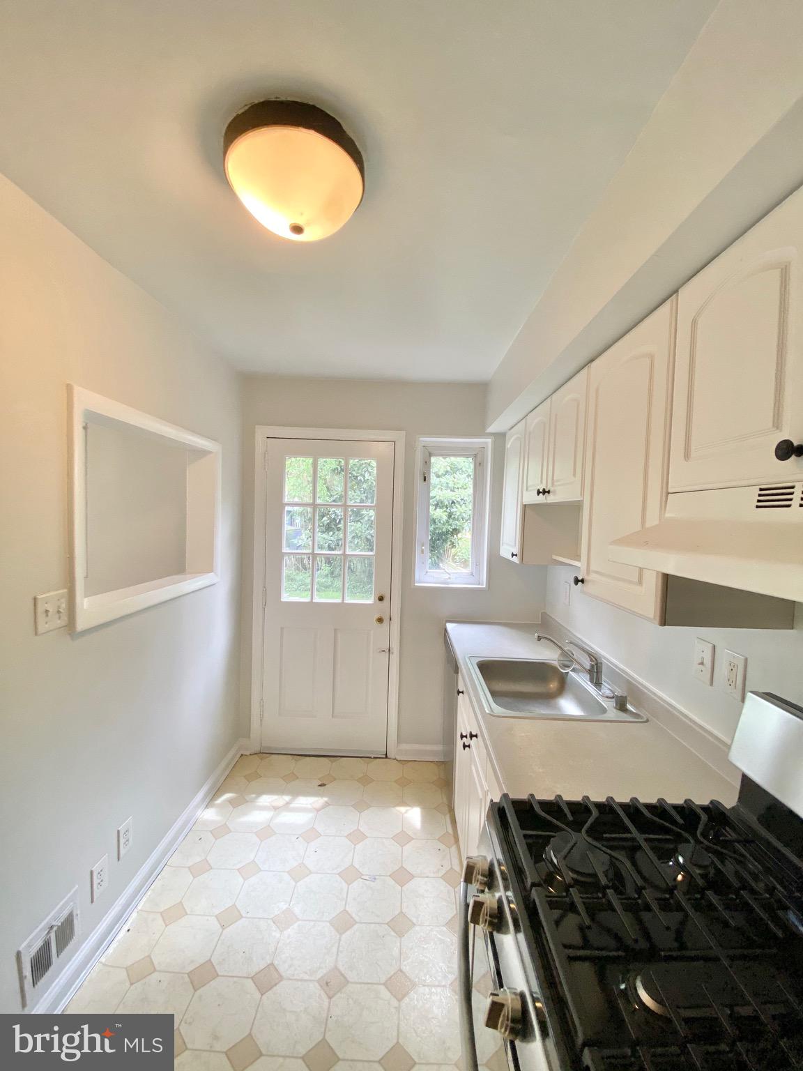 DAVIS TRACT - Residential Lease