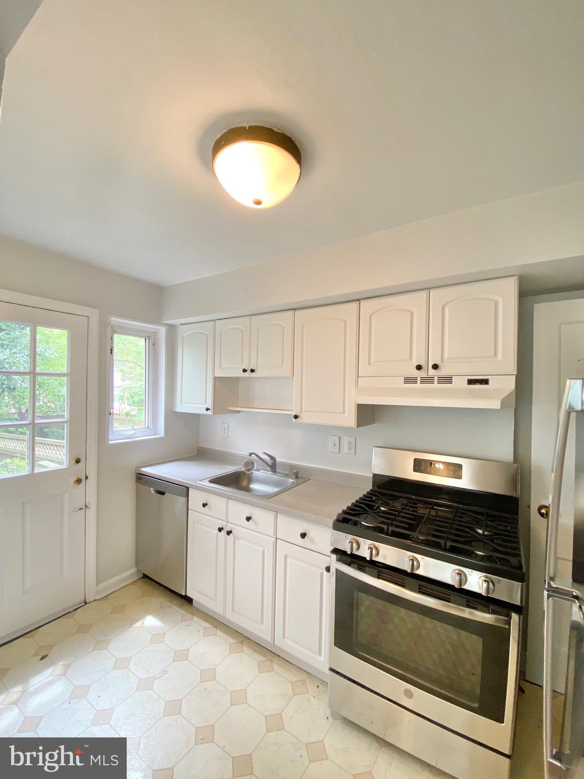 DAVIS TRACT - Residential Lease