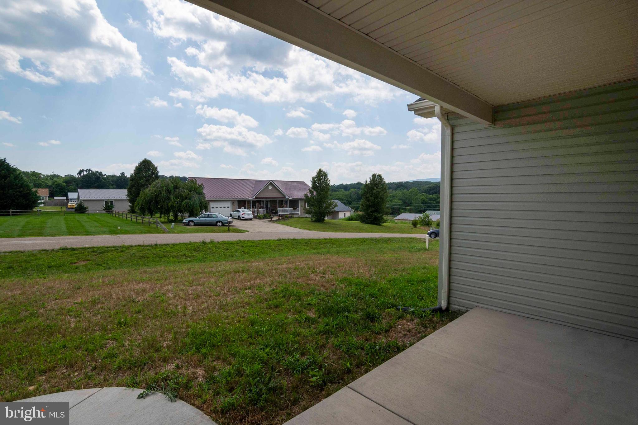 443 LEOLA LOOP