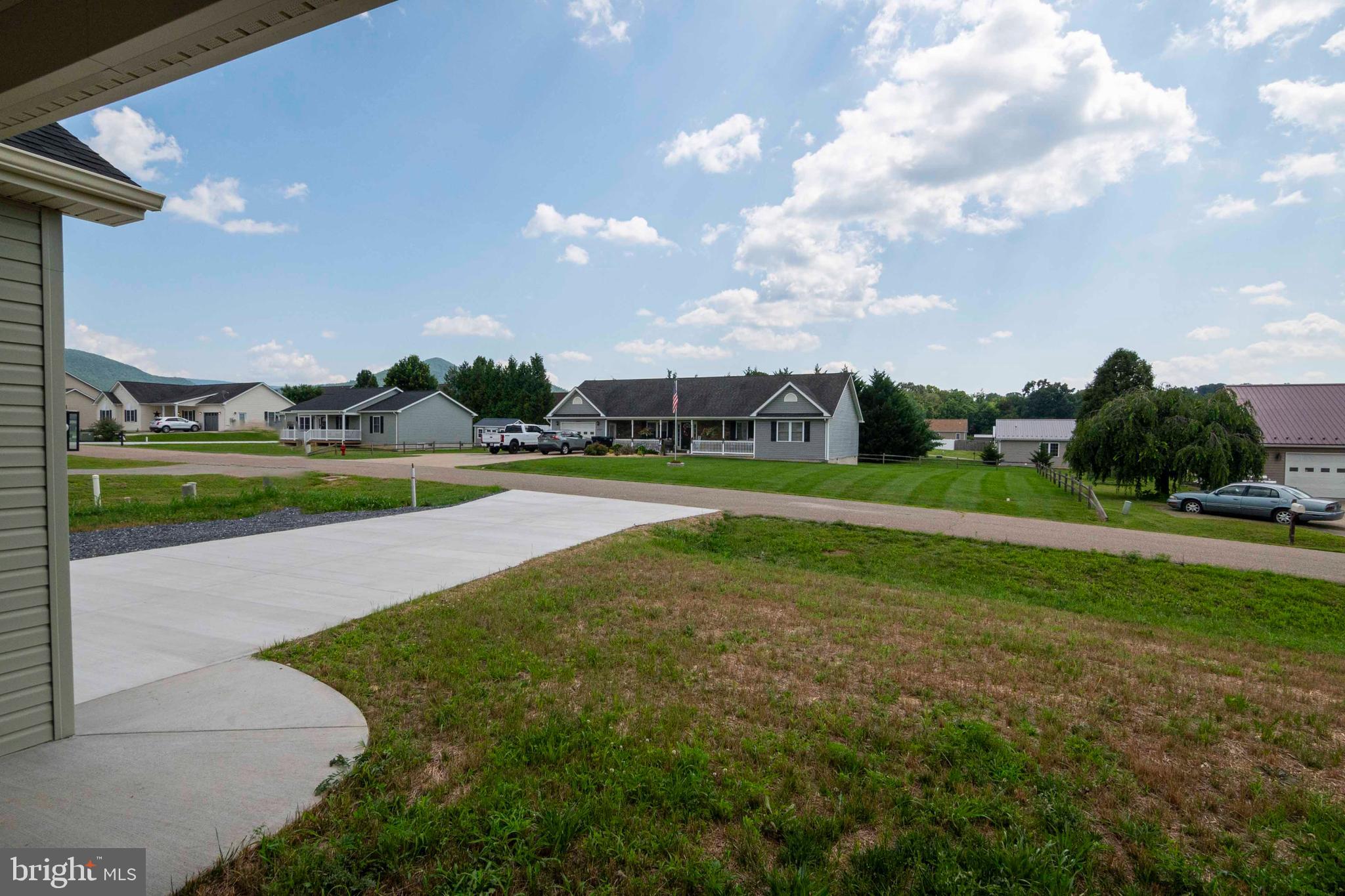 443 LEOLA LOOP